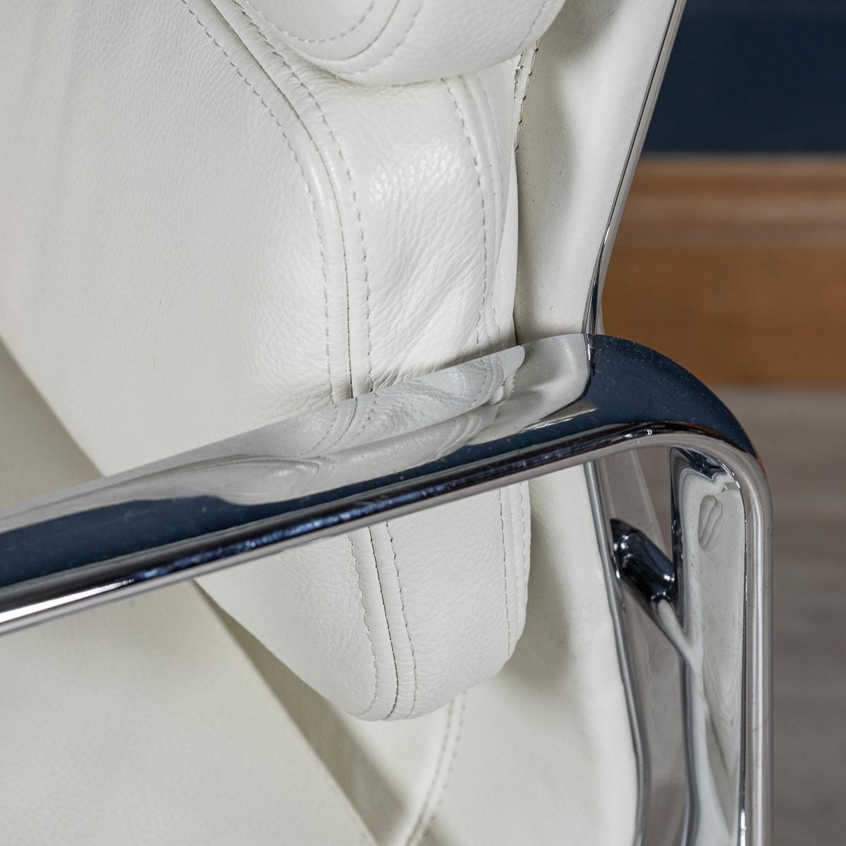 Atemberaubender EA217 Eames-Stuhl aus „Weißem Schnee“-Leder von Vitra im Angebot 3