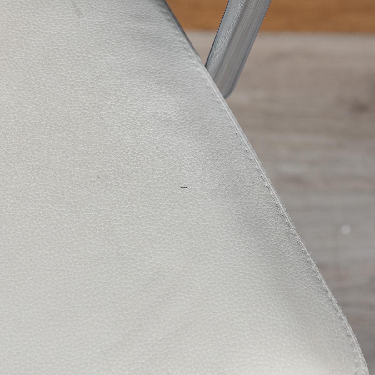 Atemberaubender EA217 Eames-Stuhl aus „Weißem Schnee“-Leder von Vitra im Angebot 3