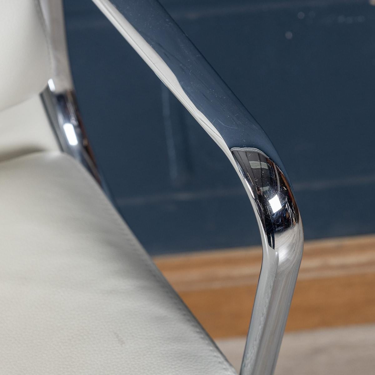 Atemberaubender EA217 Eames-Stuhl aus „Weißem Schnee“-Leder von Vitra im Angebot 4
