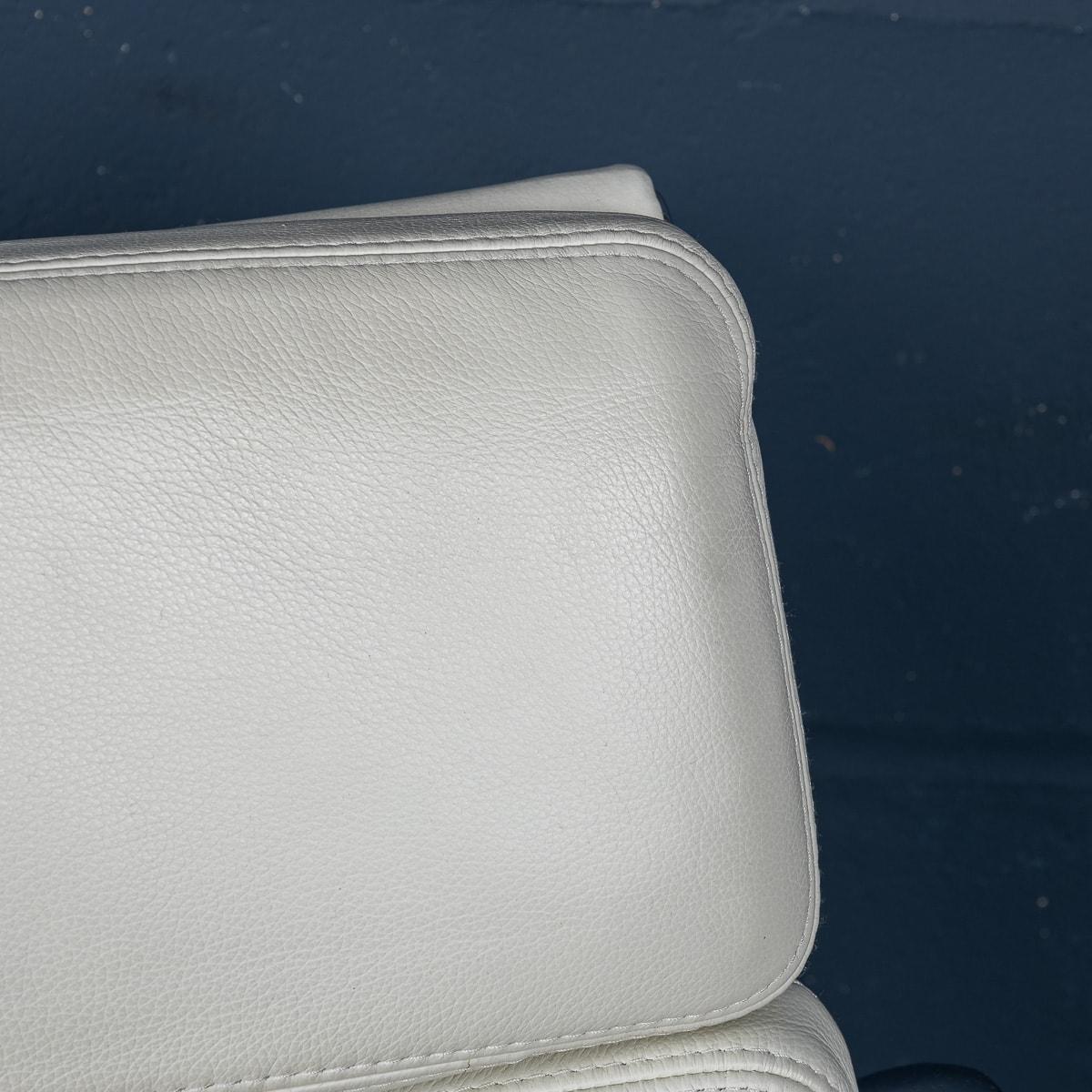 Atemberaubender EA217 Eames-Stuhl aus „Weißem Schnee“-Leder von Vitra im Angebot 6