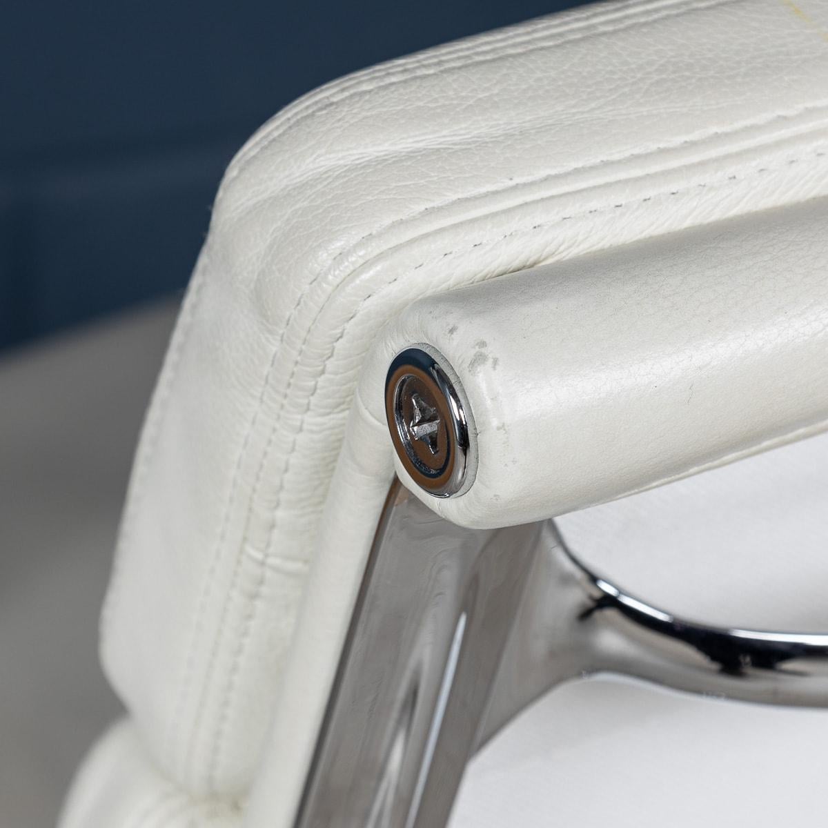 Atemberaubender EA217 Eames-Stuhl aus „Weißem Schnee“-Leder von Vitra im Angebot 10