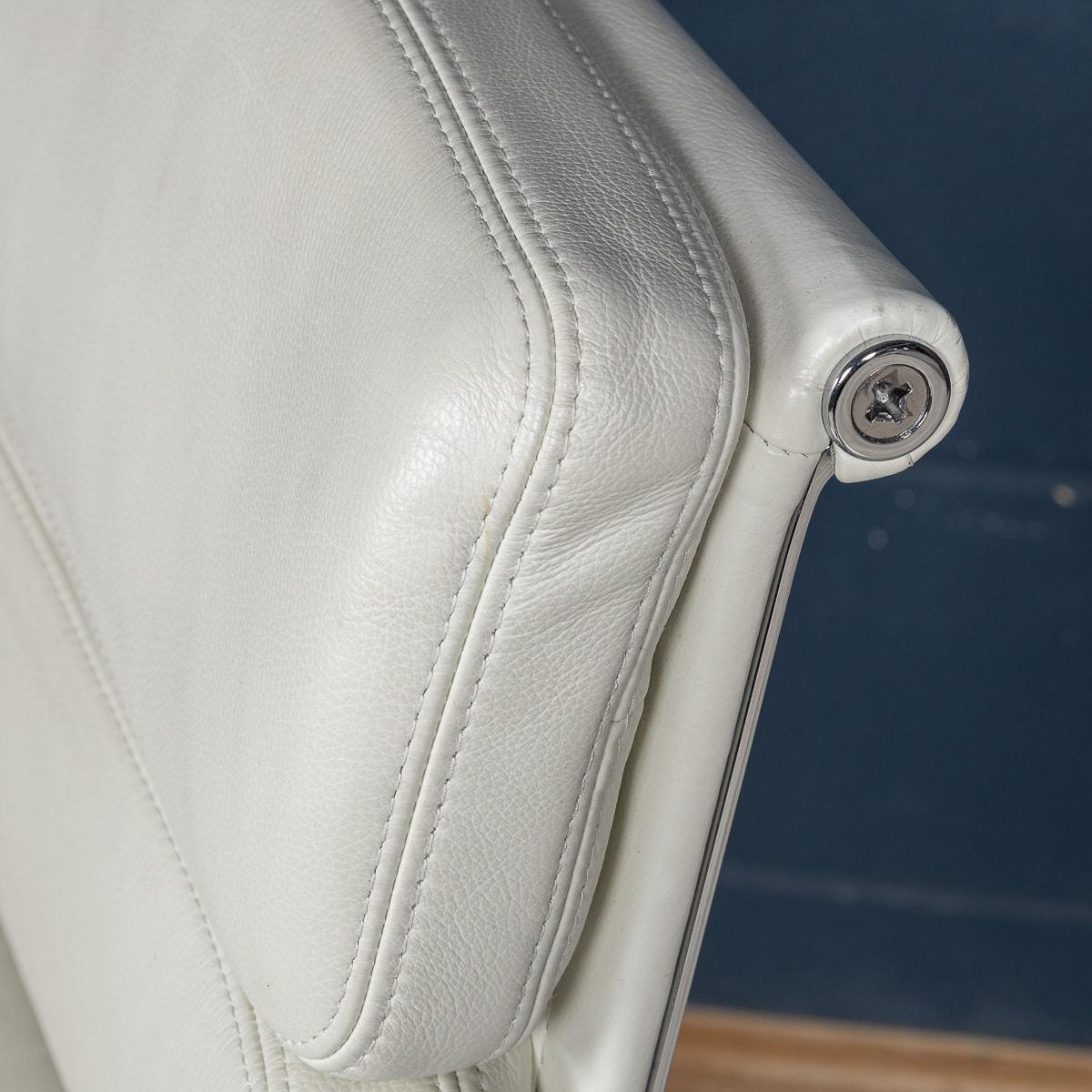 Atemberaubender EA217 Eames-Stuhl aus „Weißem Schnee“-Leder von Vitra im Angebot 10
