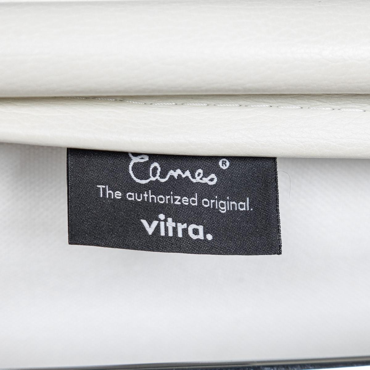 Atemberaubender EA217 Eames-Stuhl aus „Weißem Schnee“-Leder von Vitra im Angebot 13
