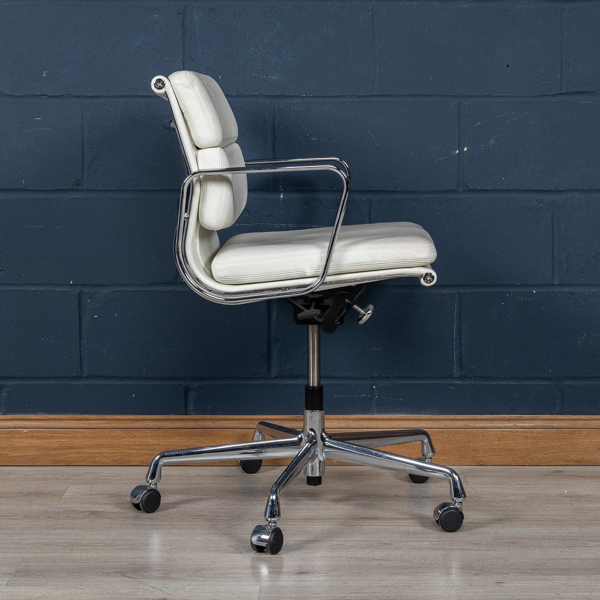 Stunning EA217 Eames Chair In 