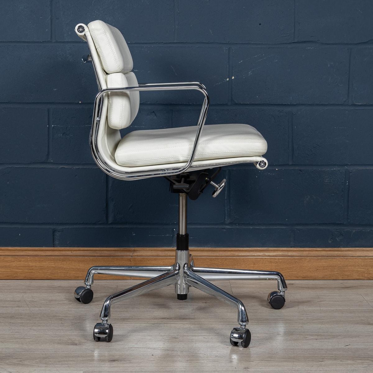 Stunning EA217 Eames Chair In 