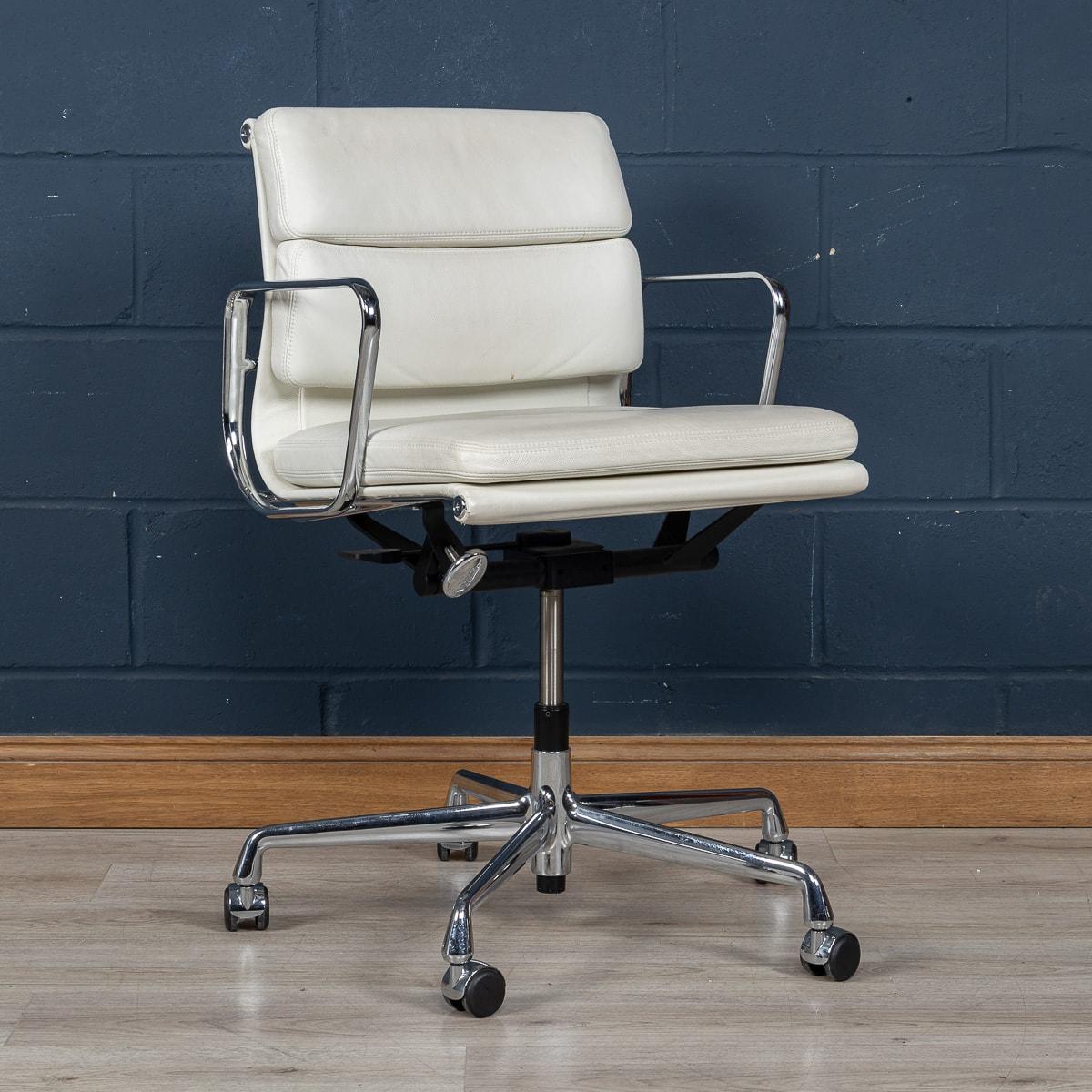 Metal Stunning EA217 Eames Chair In 