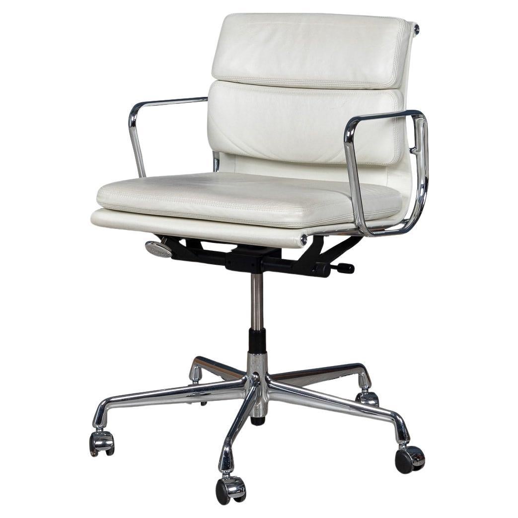 Stunning EA217 Eames Chair In "White Snow" Leather By Vitra For Sale