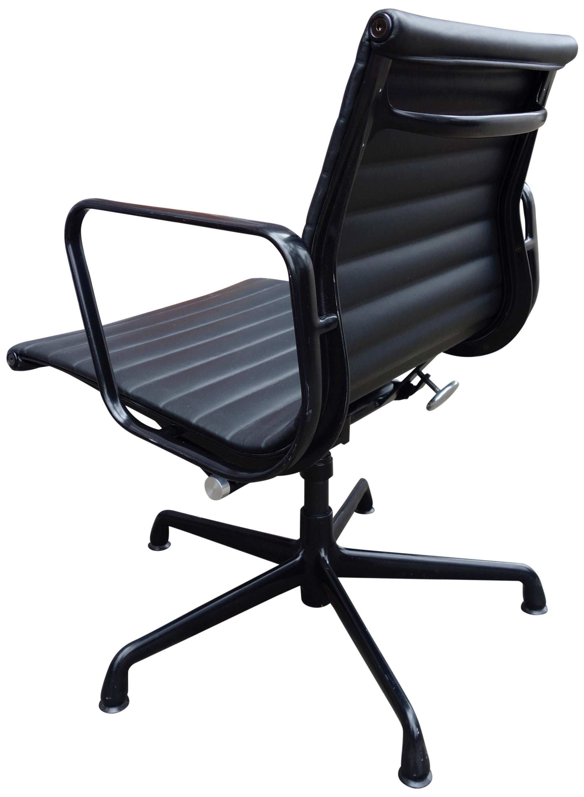 Mid-Century Modern Stunning Eames Aluminum Group Chairs for Herman Miller Black on Black