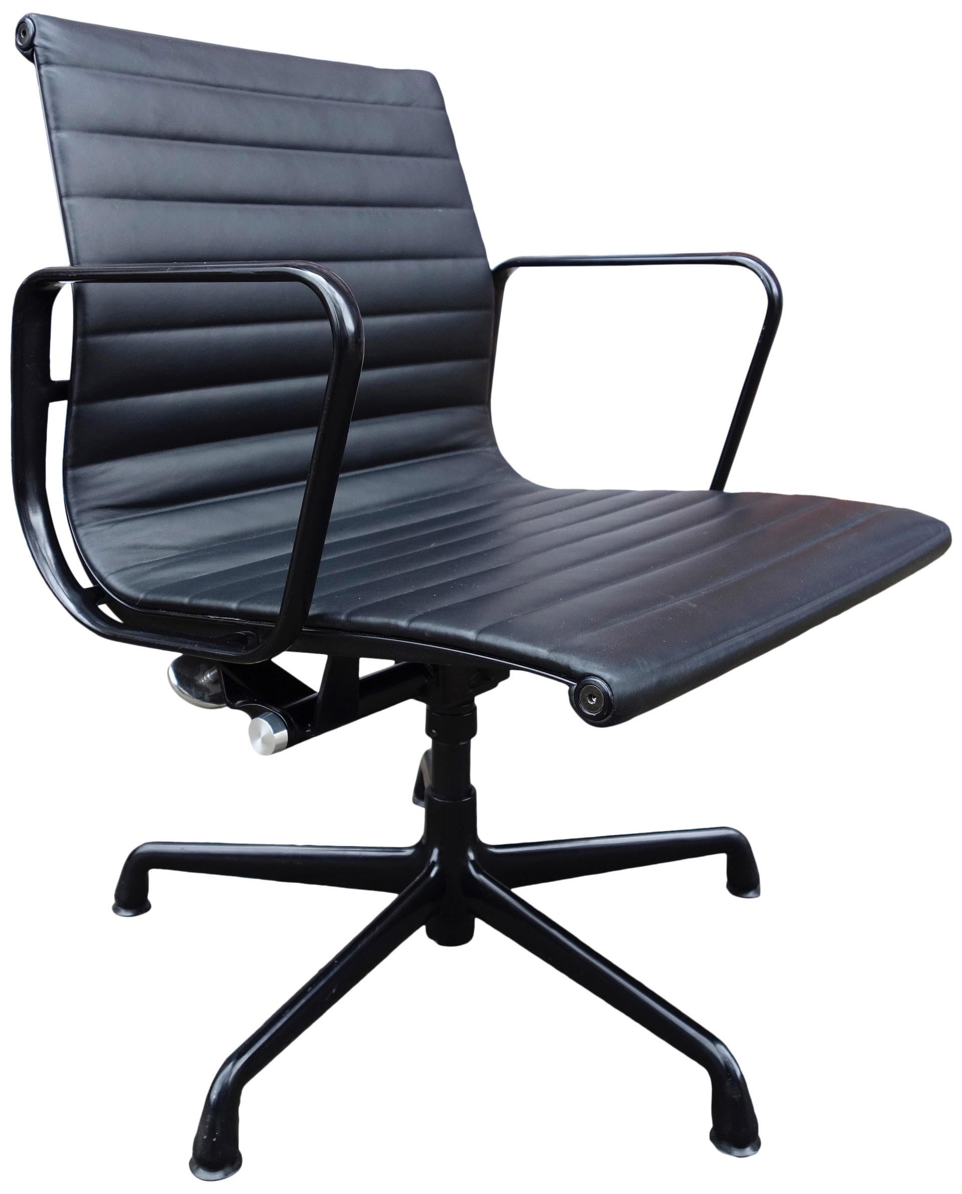 American Stunning Eames Aluminum Group Chairs for Herman Miller Black on Black