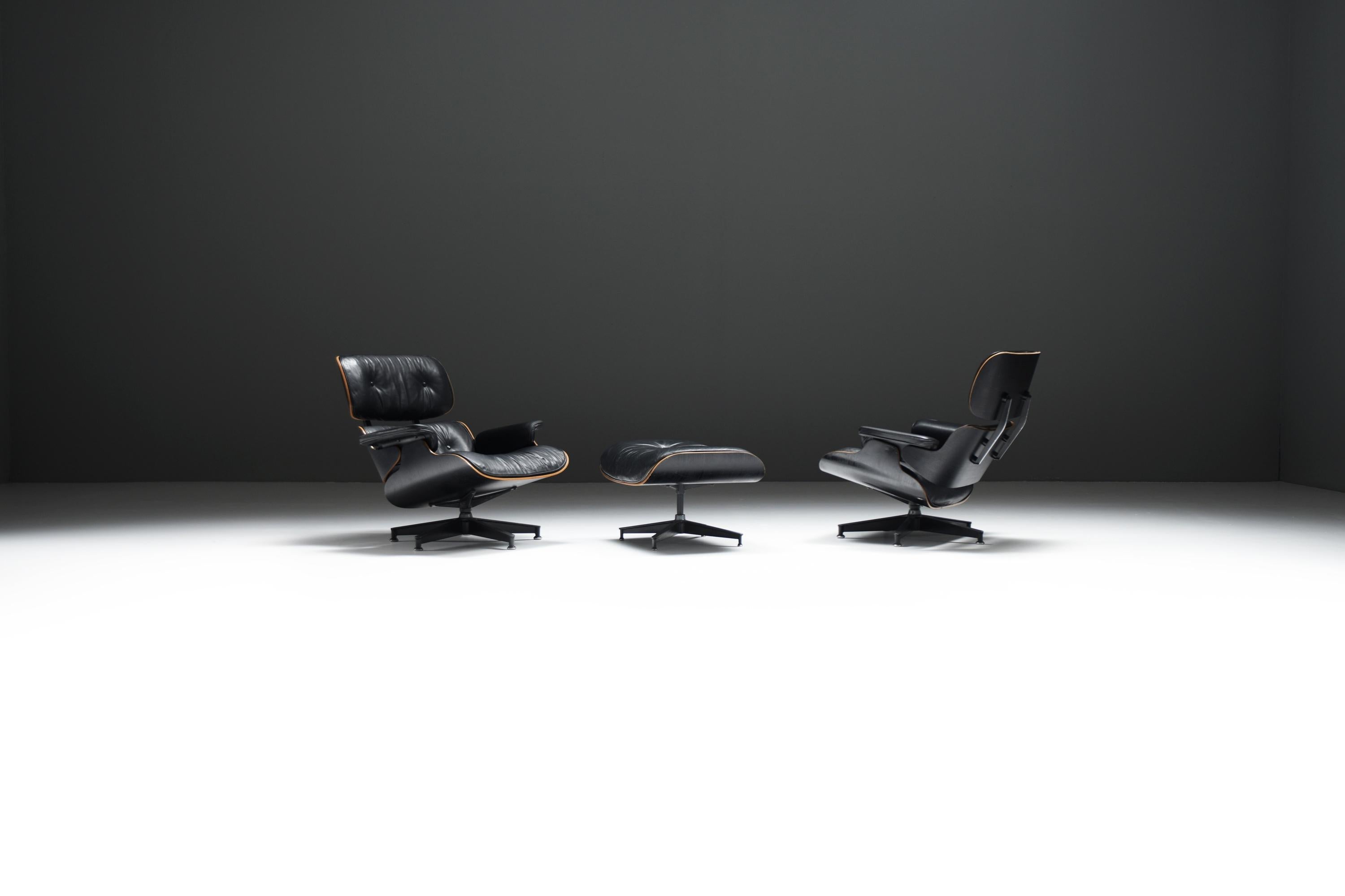 Mid-Century Modern Stunning Eames lounge chair set & ottoman by Ray & Charles Eames - Herman Miller For Sale