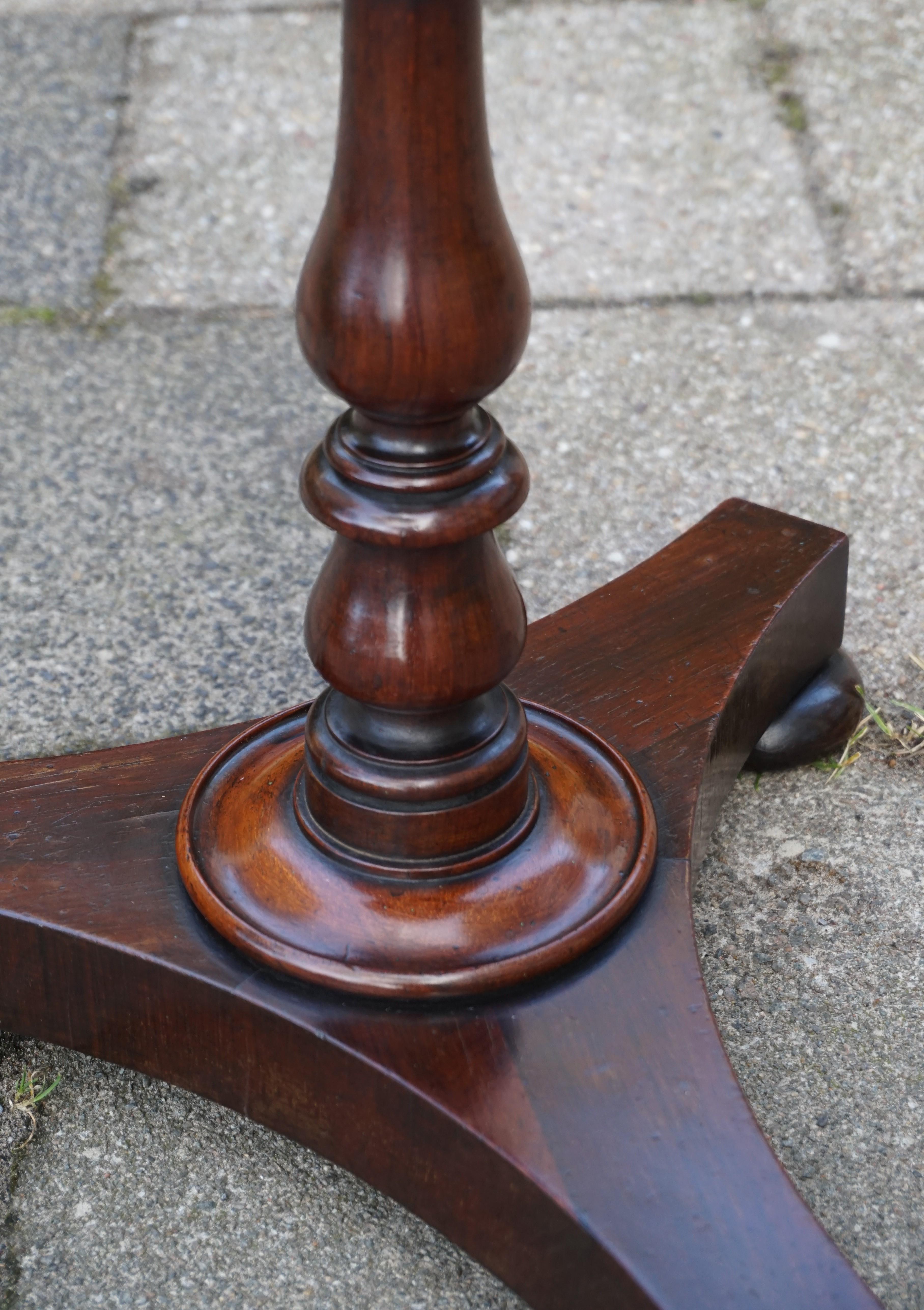 Stunning Early 1800s Georgian Tripod Wine Table / End Table with Amazing Patina 6