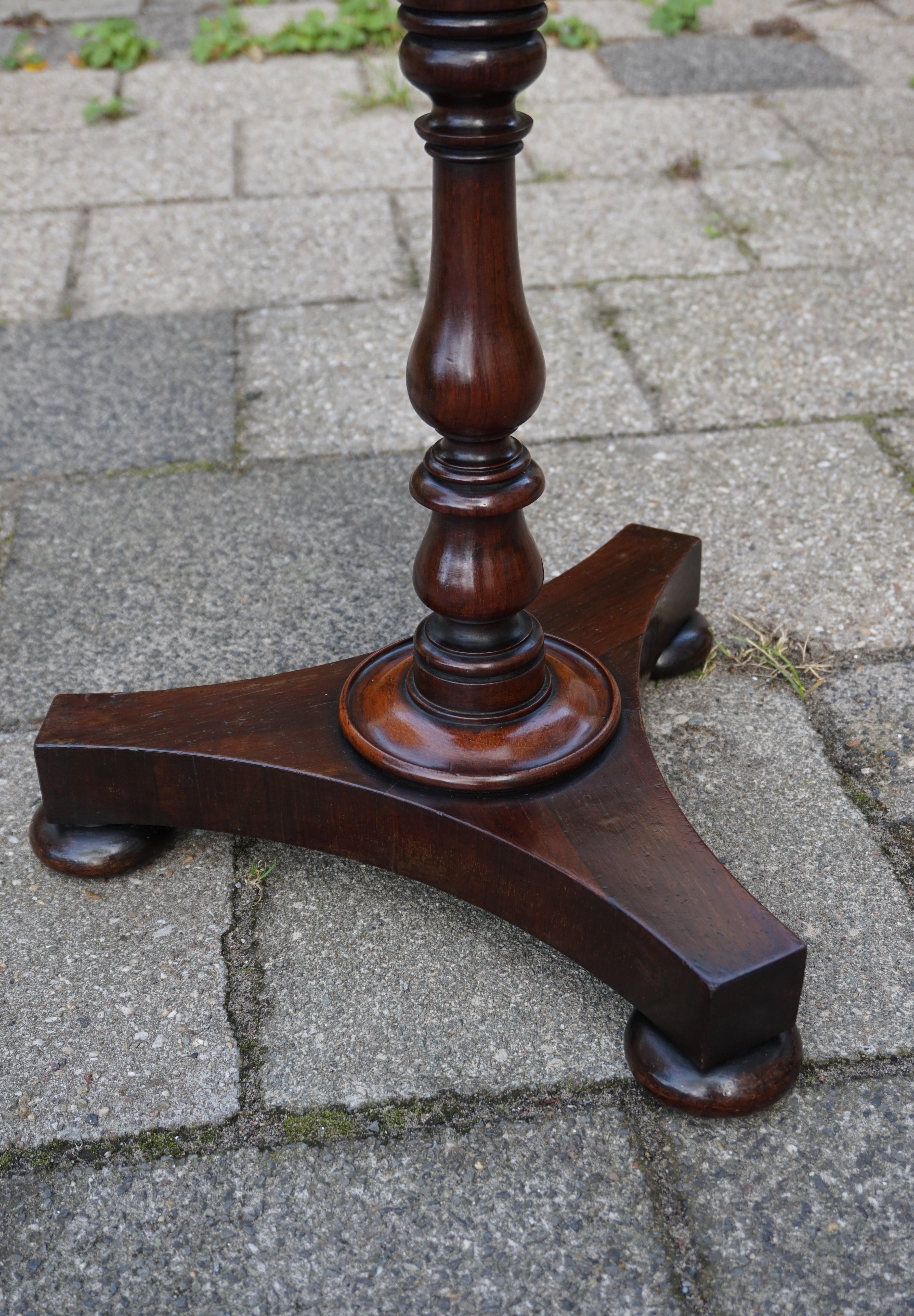 English Stunning Early 1800s Georgian Tripod Wine Table / End Table with Amazing Patina