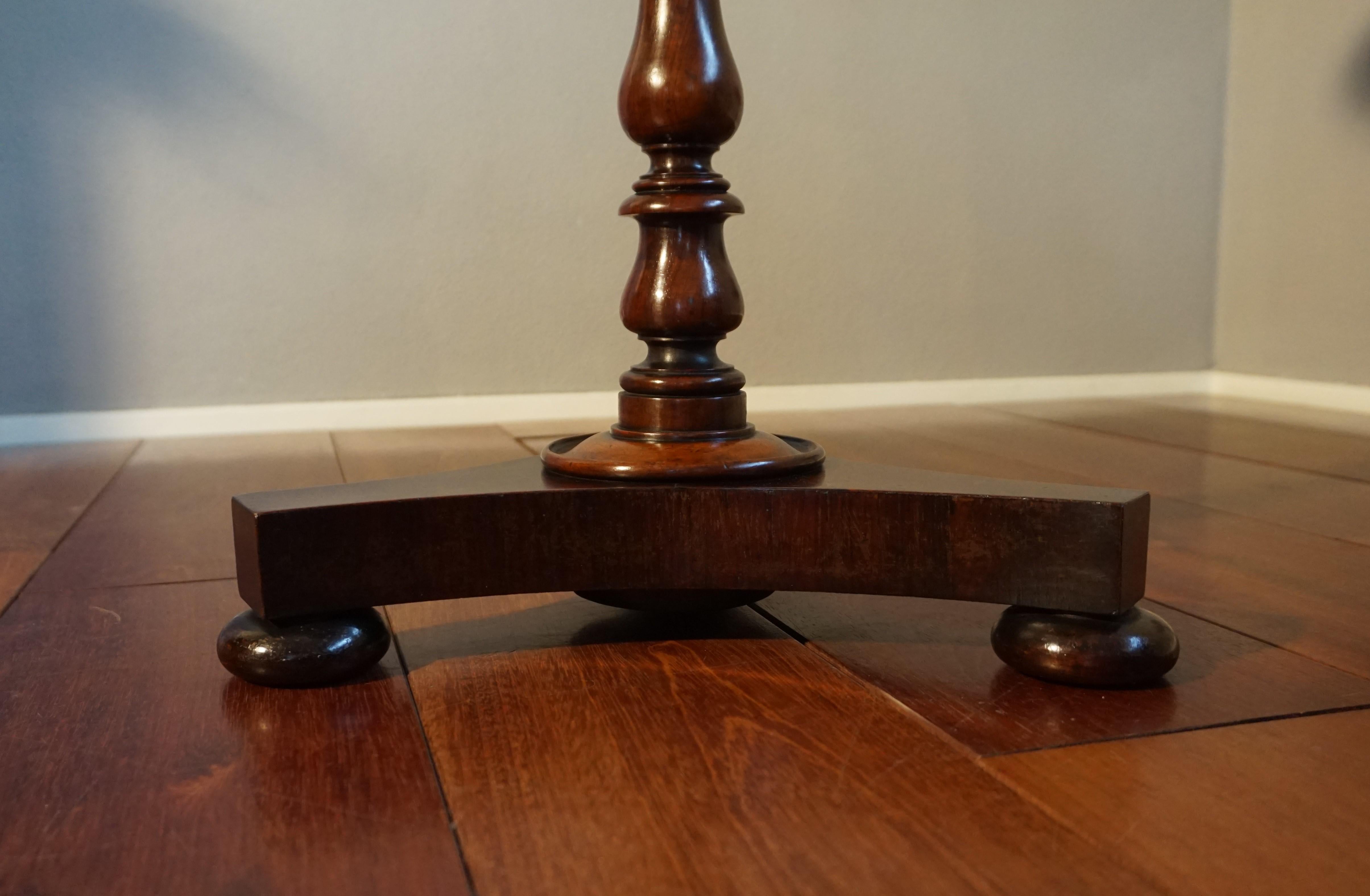 Hand-Crafted Stunning Early 1800s Georgian Tripod Wine Table / End Table with Amazing Patina