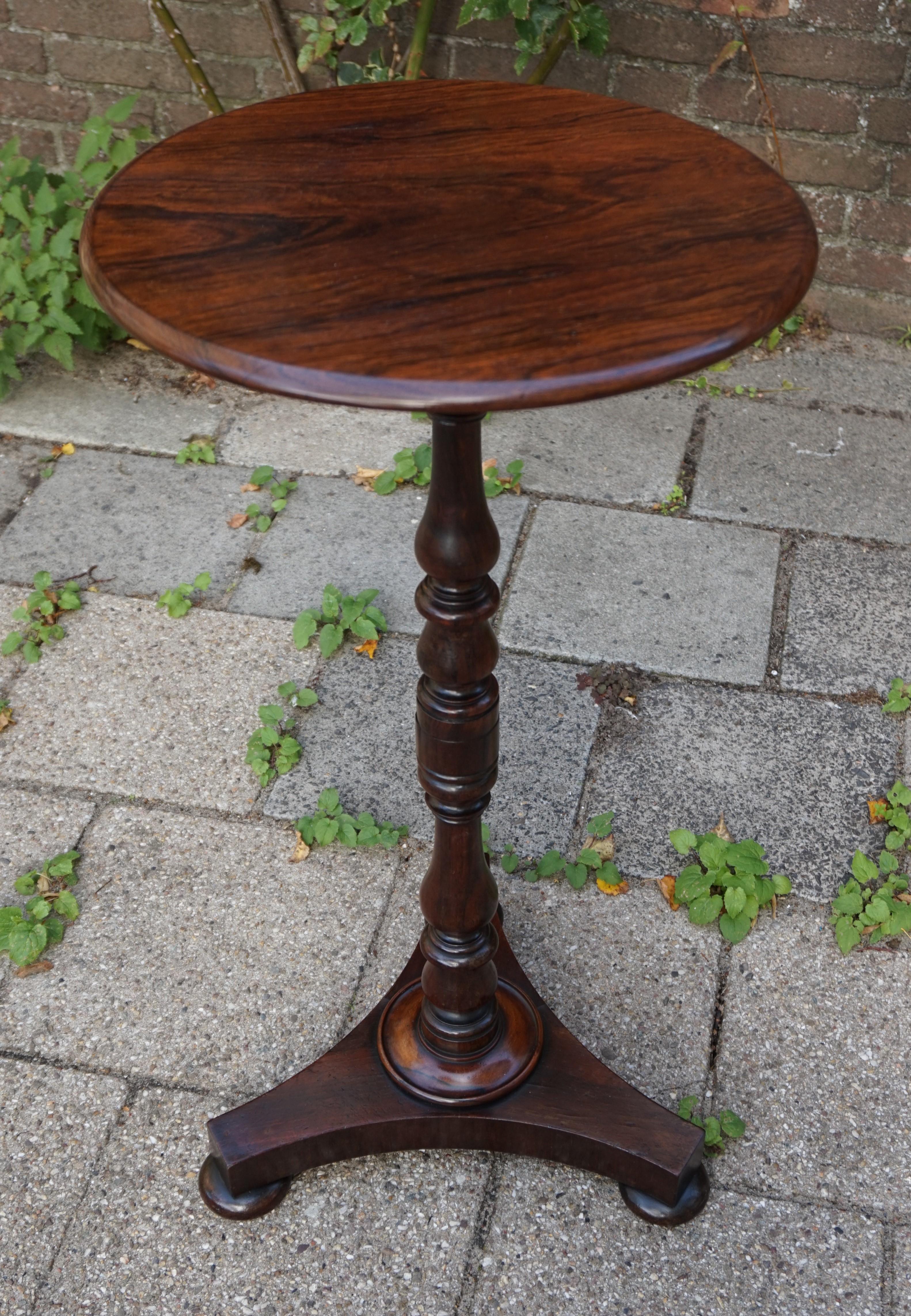 Stunning Early 1800s Georgian Tripod Wine Table / End Table with Amazing Patina In Good Condition In Lisse, NL
