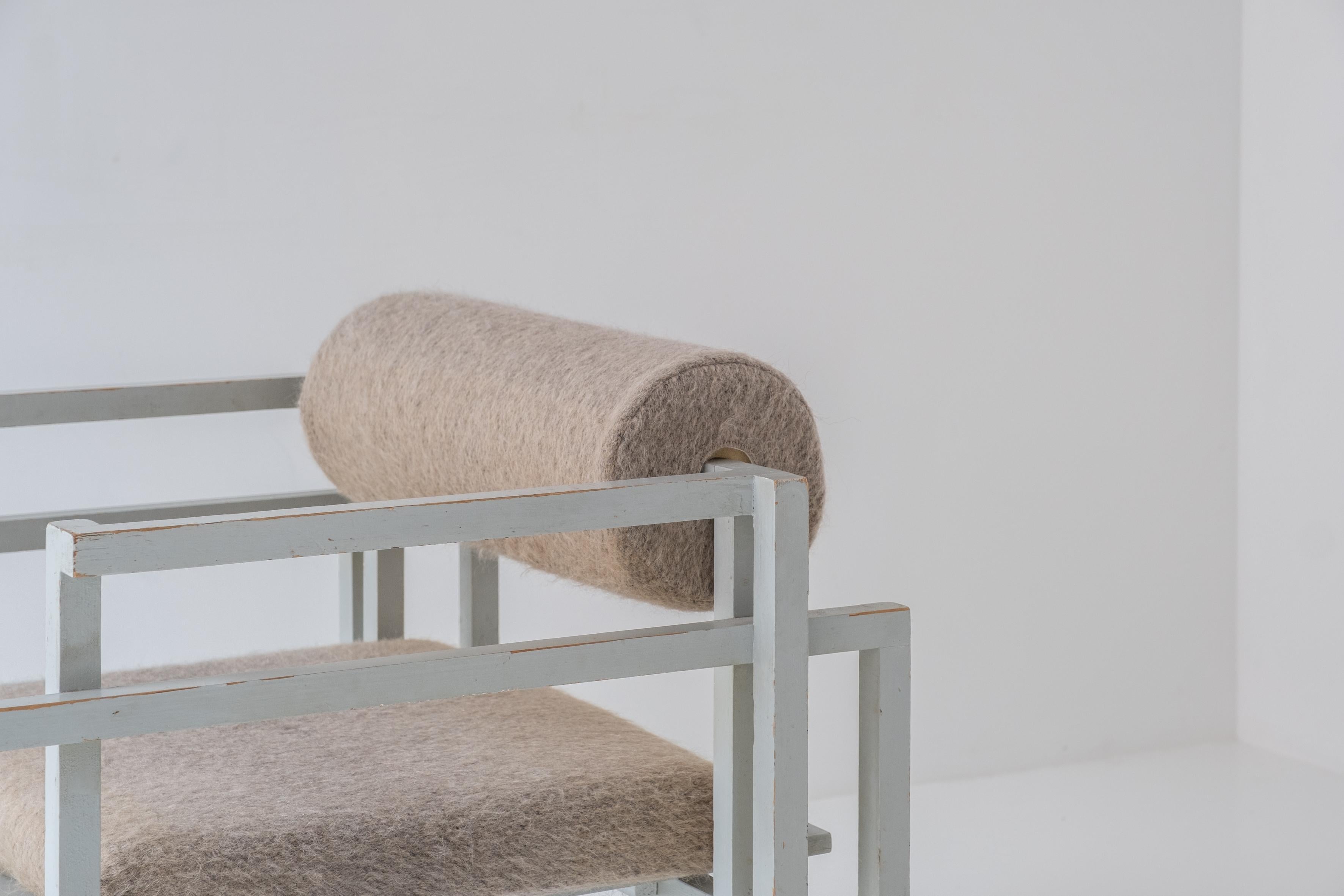Tissu Superbe fauteuil conçu et fabriqué datant des années 1960. en vente