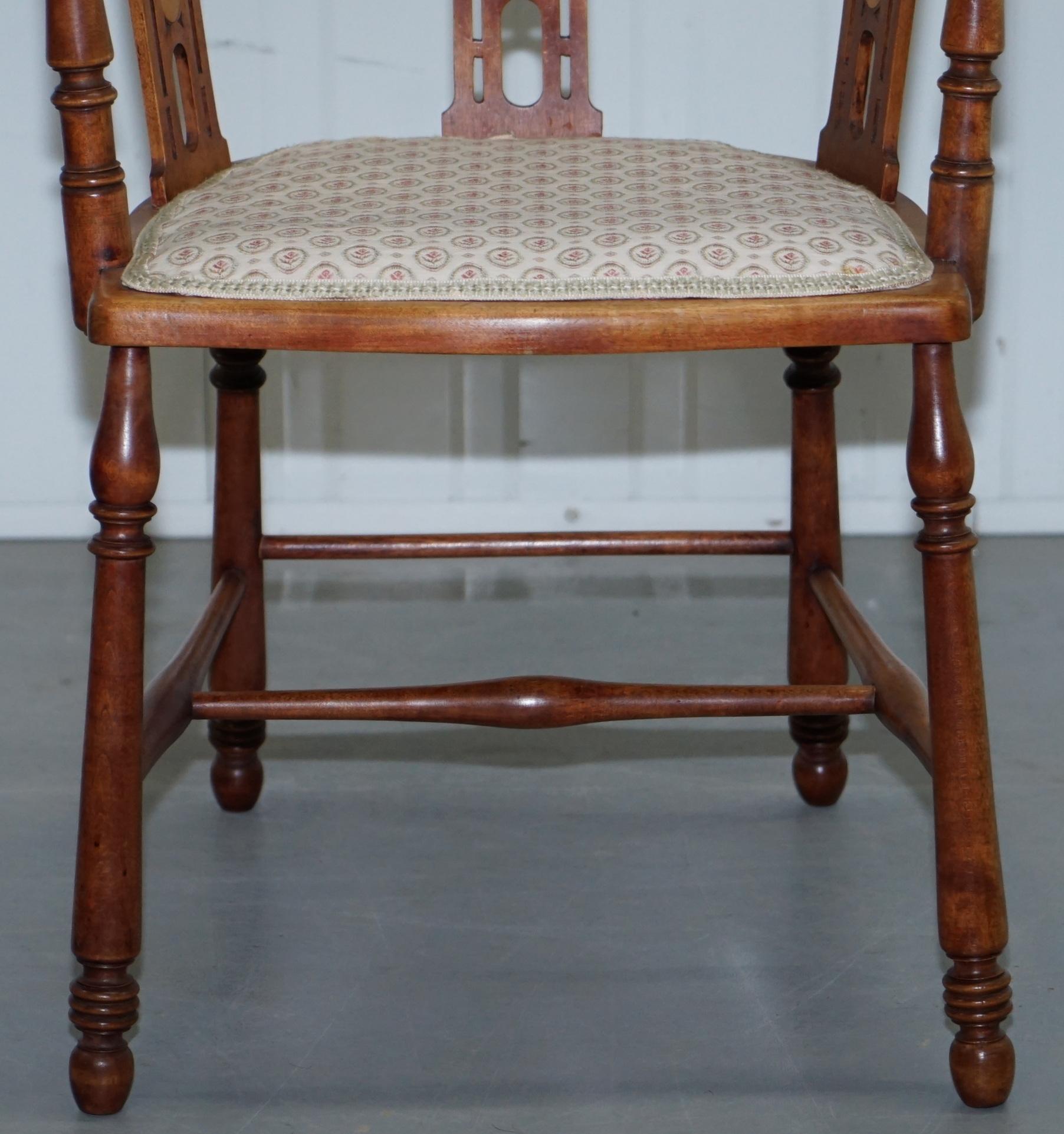 Superbe chaise édouardienne à dossier en nœud en noyer avec incrustation de nacre Arts & Crafts en vente 2