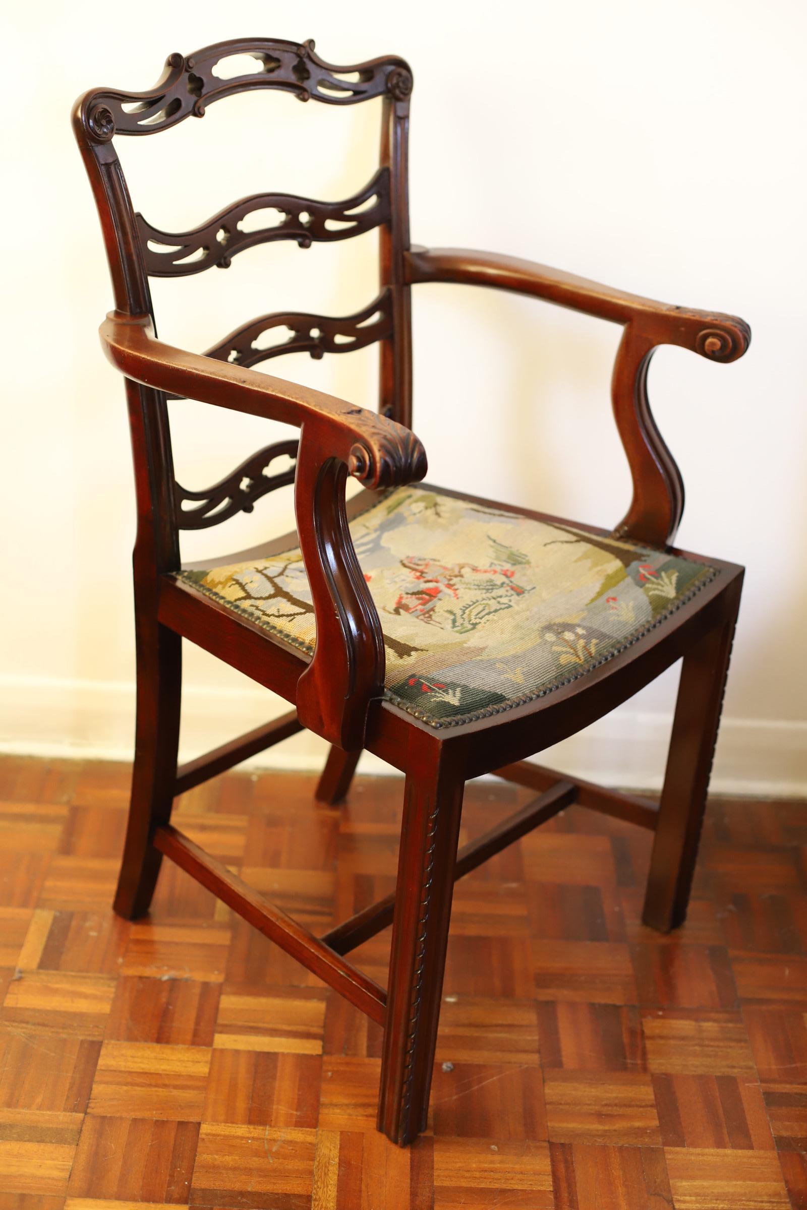 Stunning Edwardian Set Of Ten Dining Chairs , Chippindale Design For Sale 10