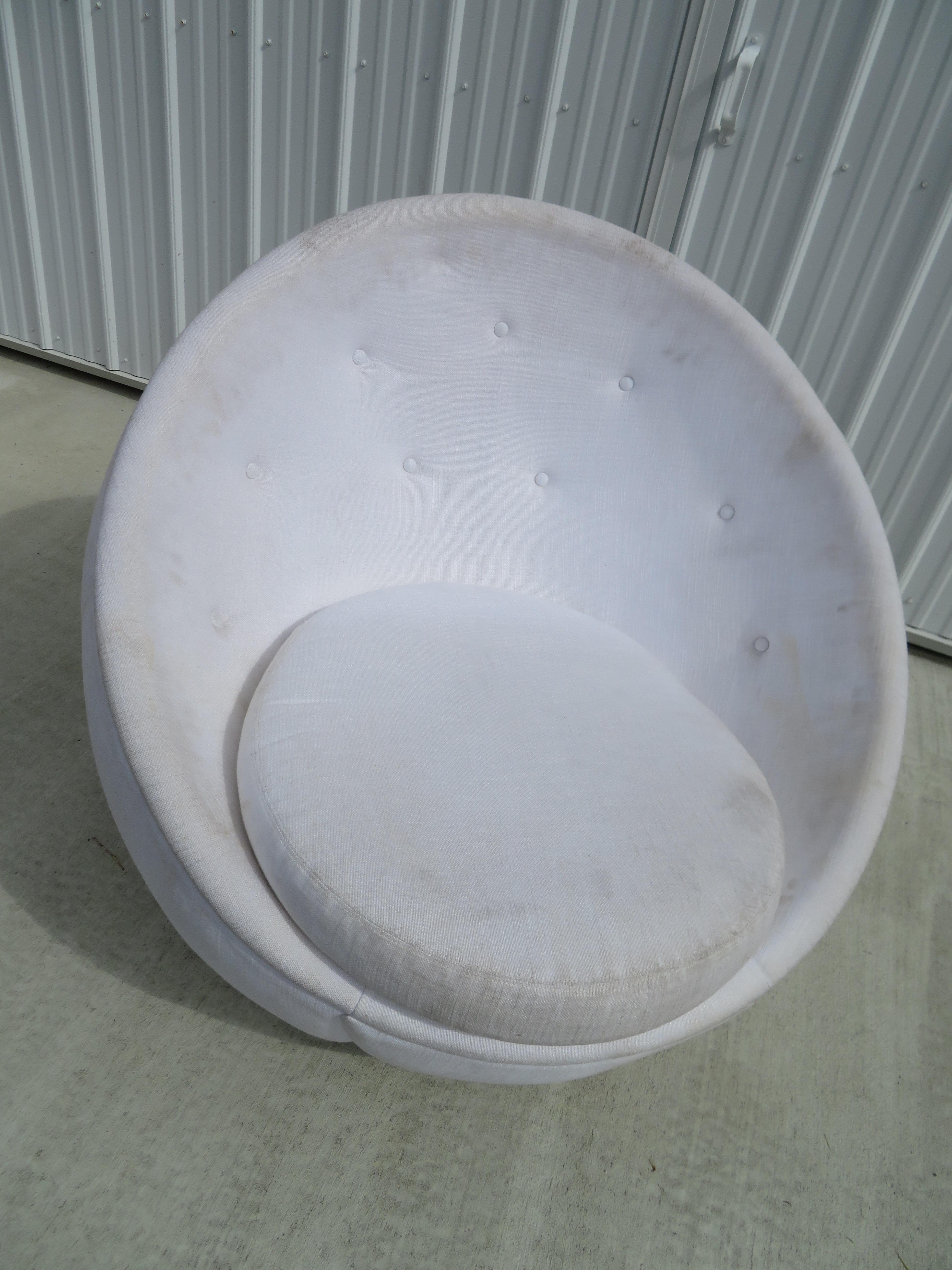 Eindrucksvoller Drehstuhl „Egg“ von Milo Baughman für Thayer Coggin (Moderne der Mitte des Jahrhunderts)