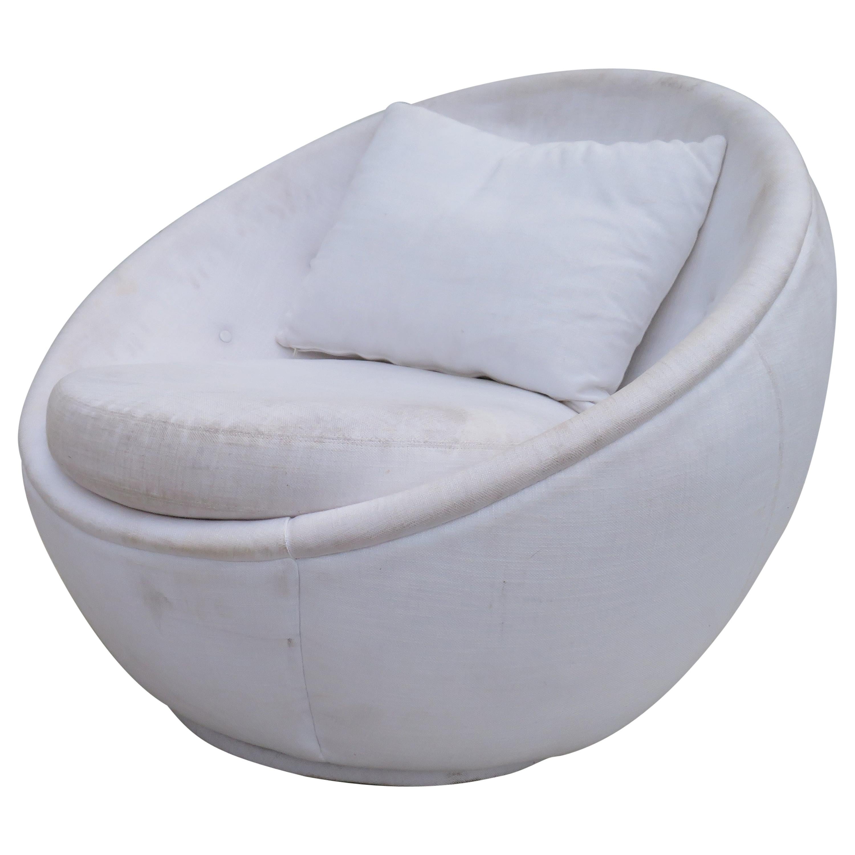 Stunning "Egg" Swivel Chair by Milo Baughman for Thayer Coggin For Sale