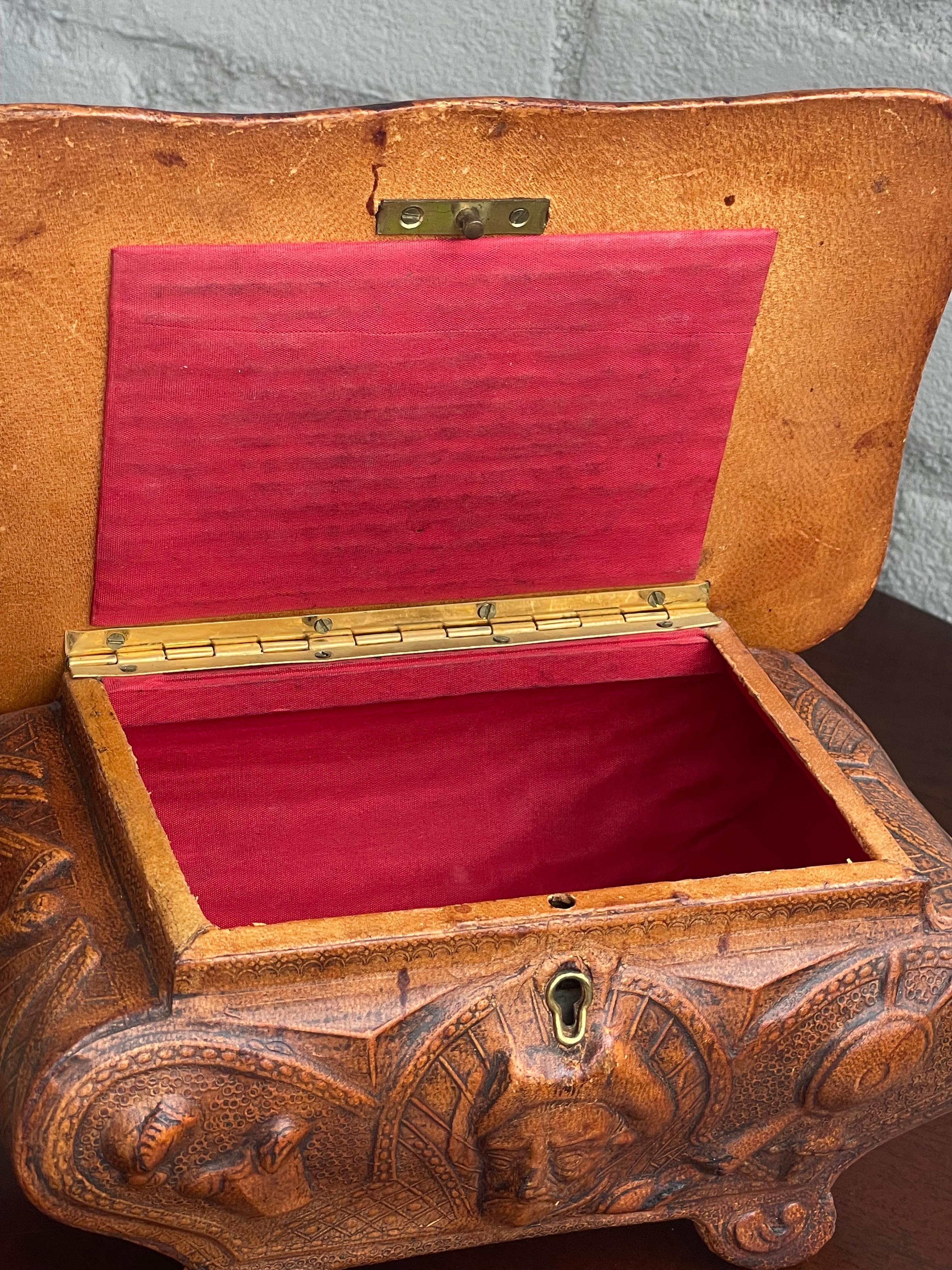 Stunning Embossed Leather on Wooden Box w. Don Quixote & Sancho Panza Sculptures For Sale 7