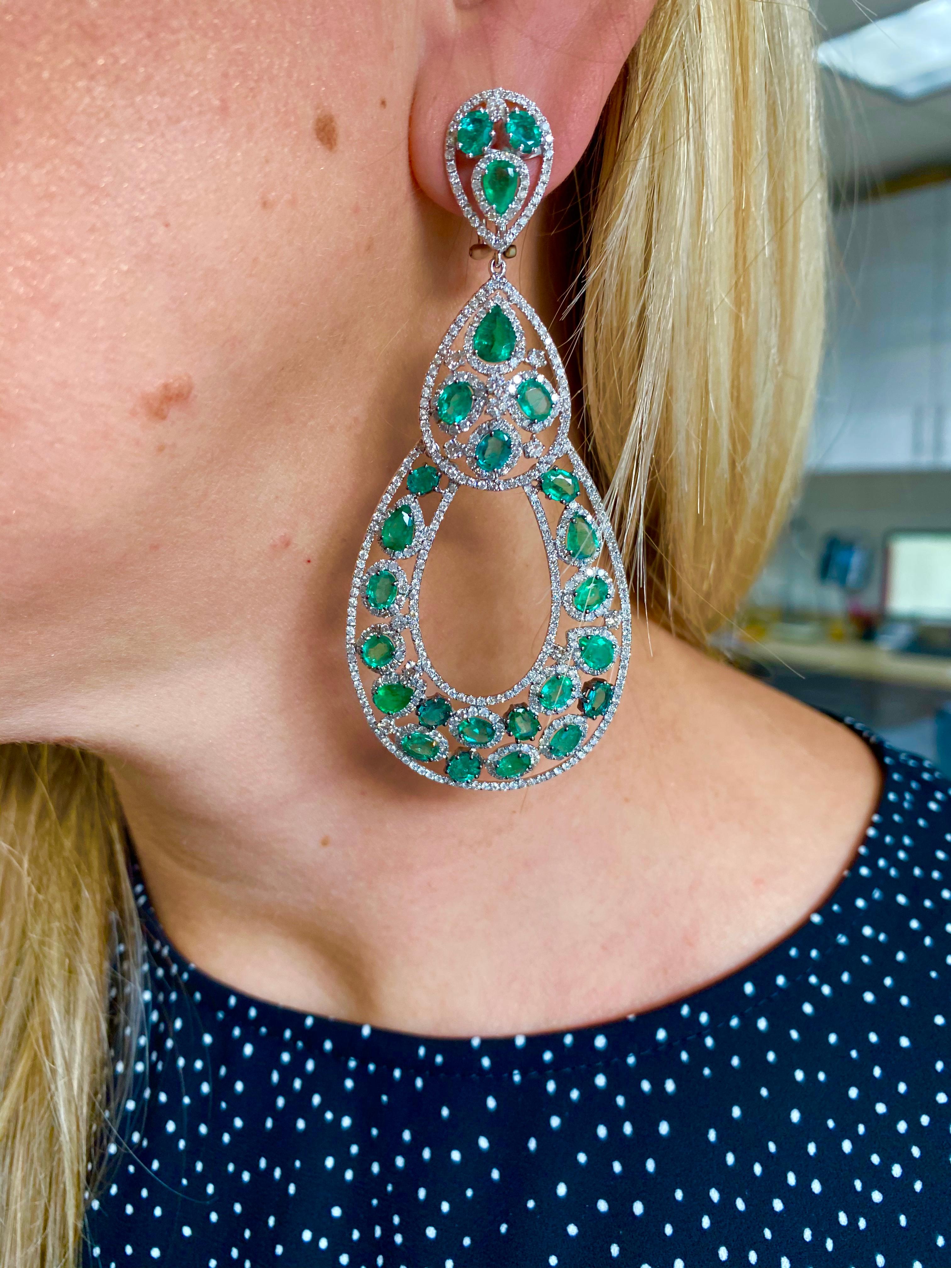 Diana M. Stunning Emerald and Diamond Earrings by Diana M. In New Condition For Sale In New York, NY