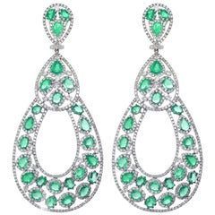 Diana M. Superbes boucles d'oreilles en émeraudes et diamants par Diana M.