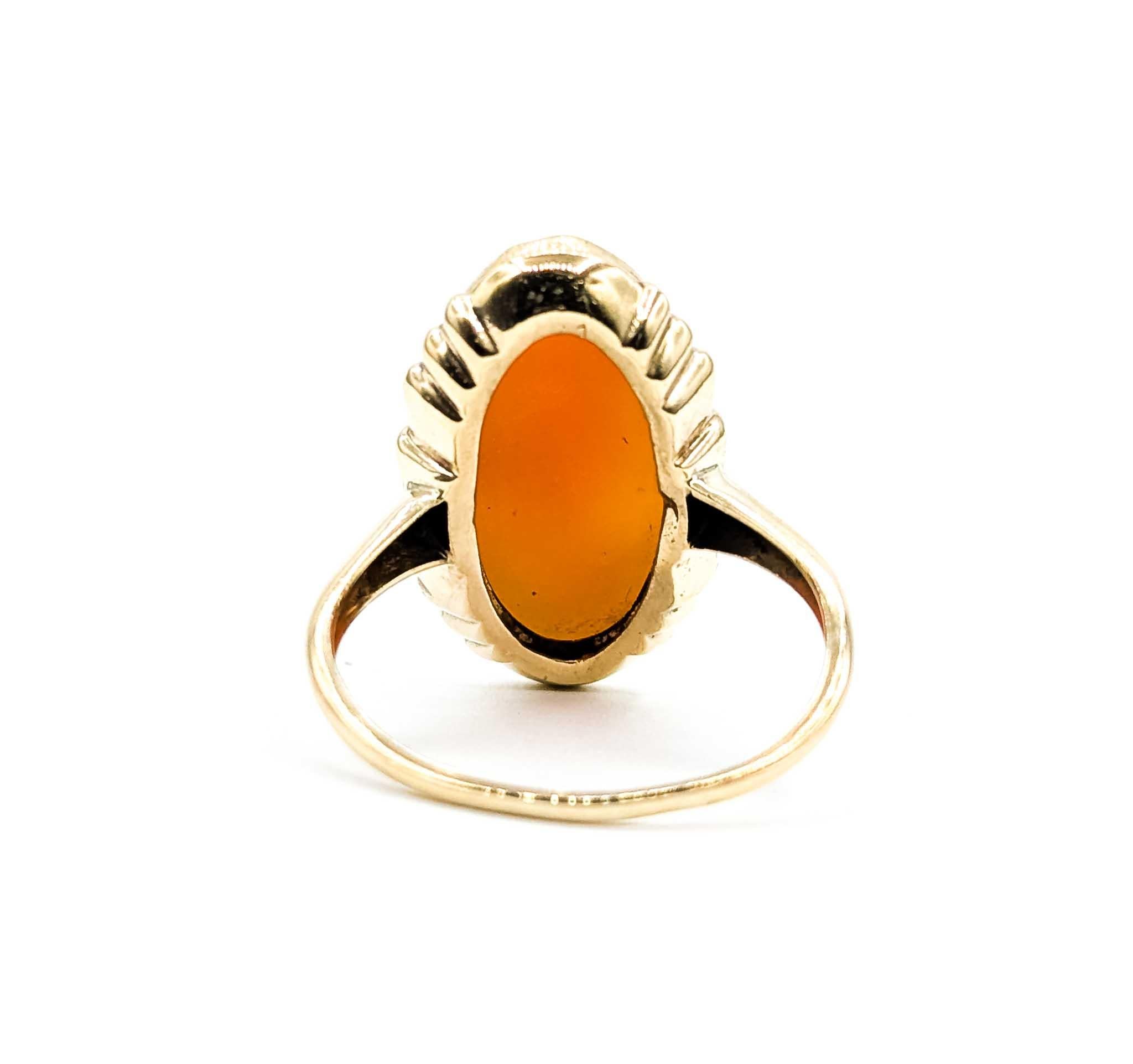 Femenino o masculino Impresionante Anillo de Oro Amarillo de 10k con Esmeralda y Diamantes Incrustados en venta