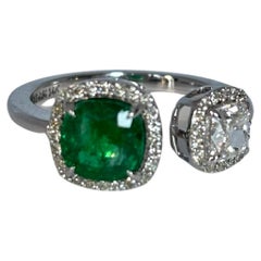 Stunning Emerald and Diamond Ring – A Sparkling Blend of Beauty