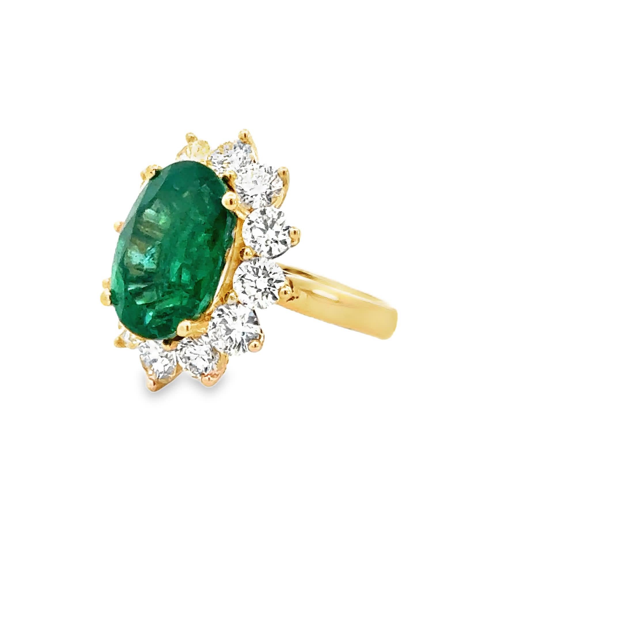Atemberaubender Smaragd- und Diamantring im Zustand „Neu“ im Angebot in Great Neck Plaza, NY