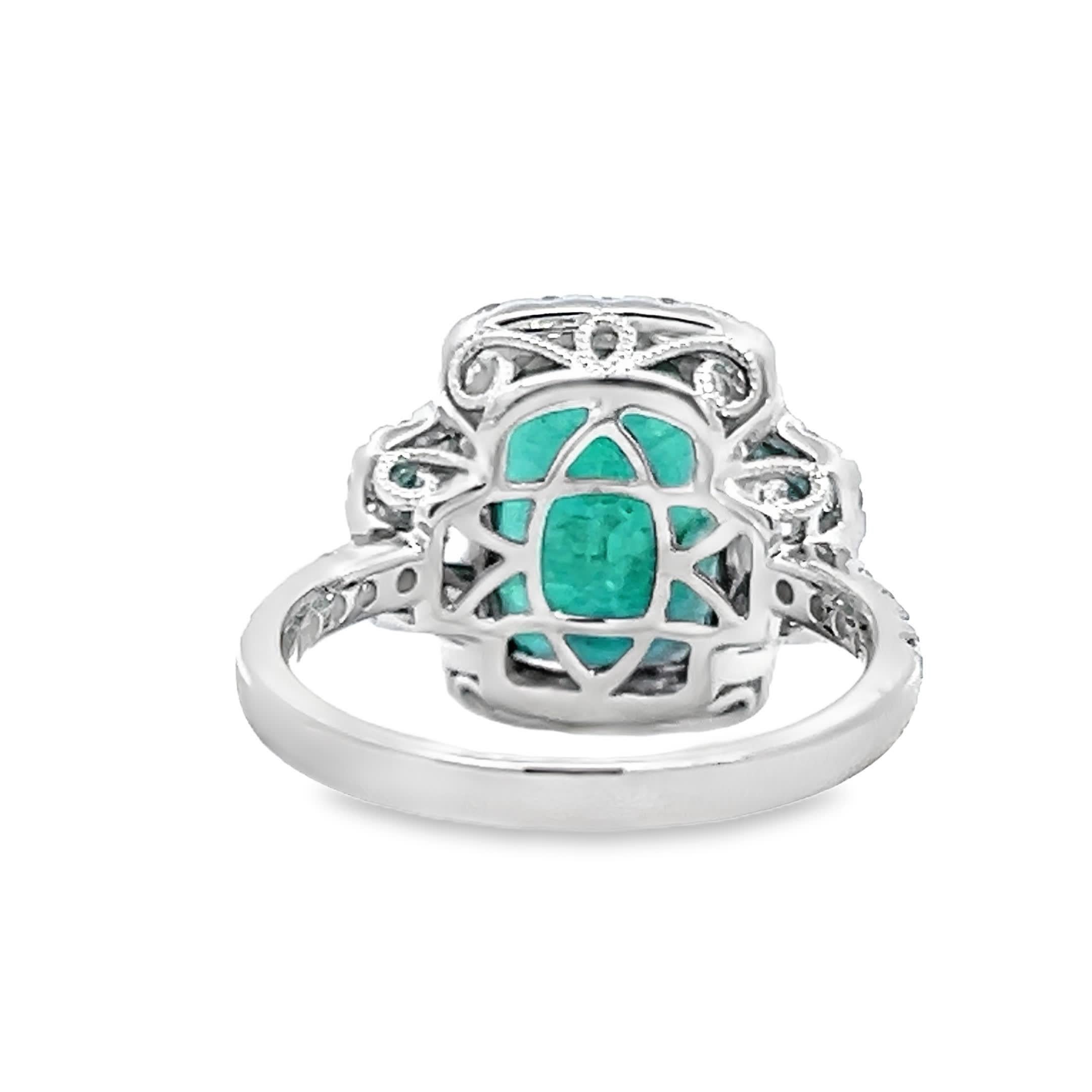 Atemberaubender Smaragd- und Diamantring im Zustand „Neu“ im Angebot in Great Neck Plaza, NY