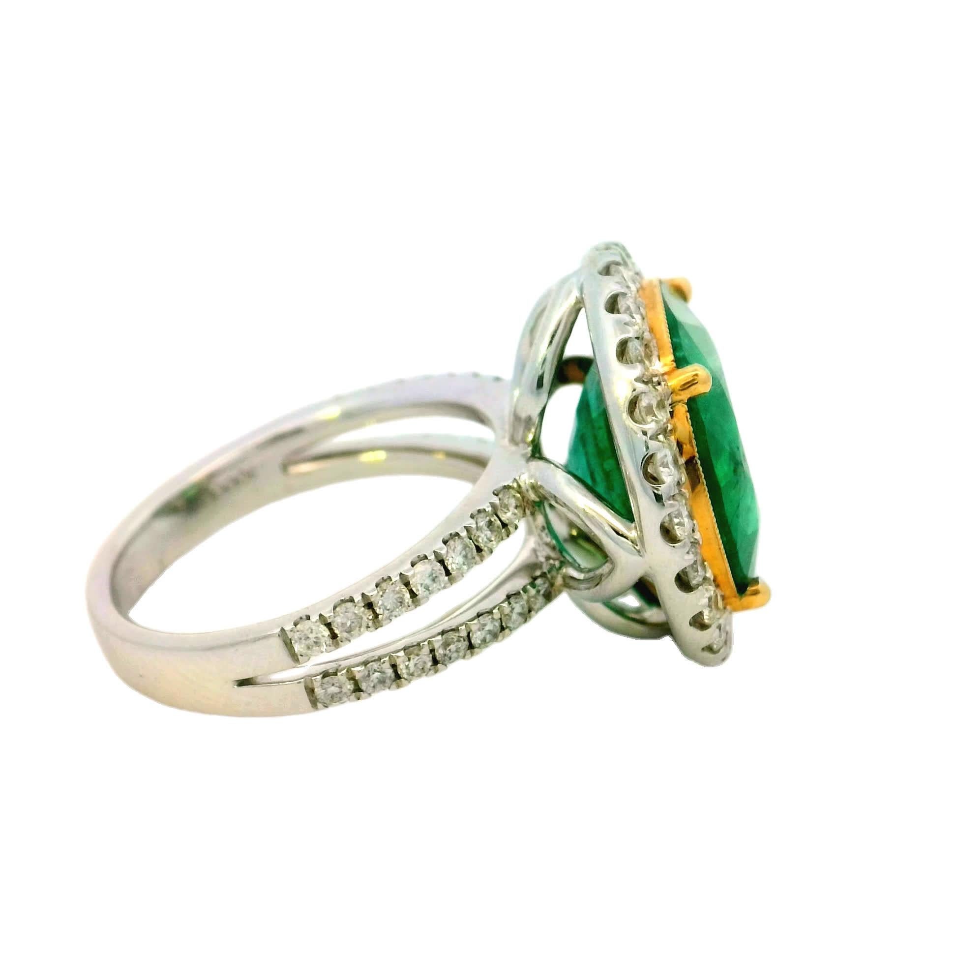 Atemberaubender Smaragd- und Diamantring Damen im Angebot
