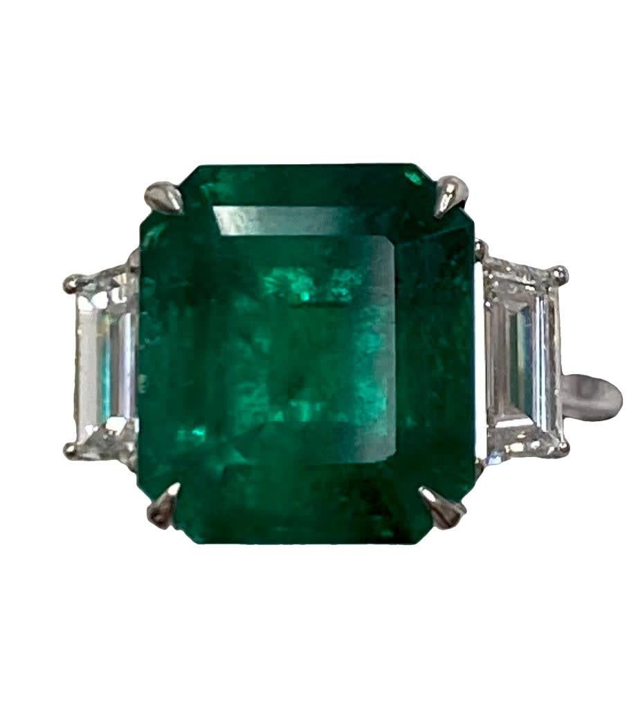 Atemberaubender Smaragd- und Diamantring Damen im Angebot