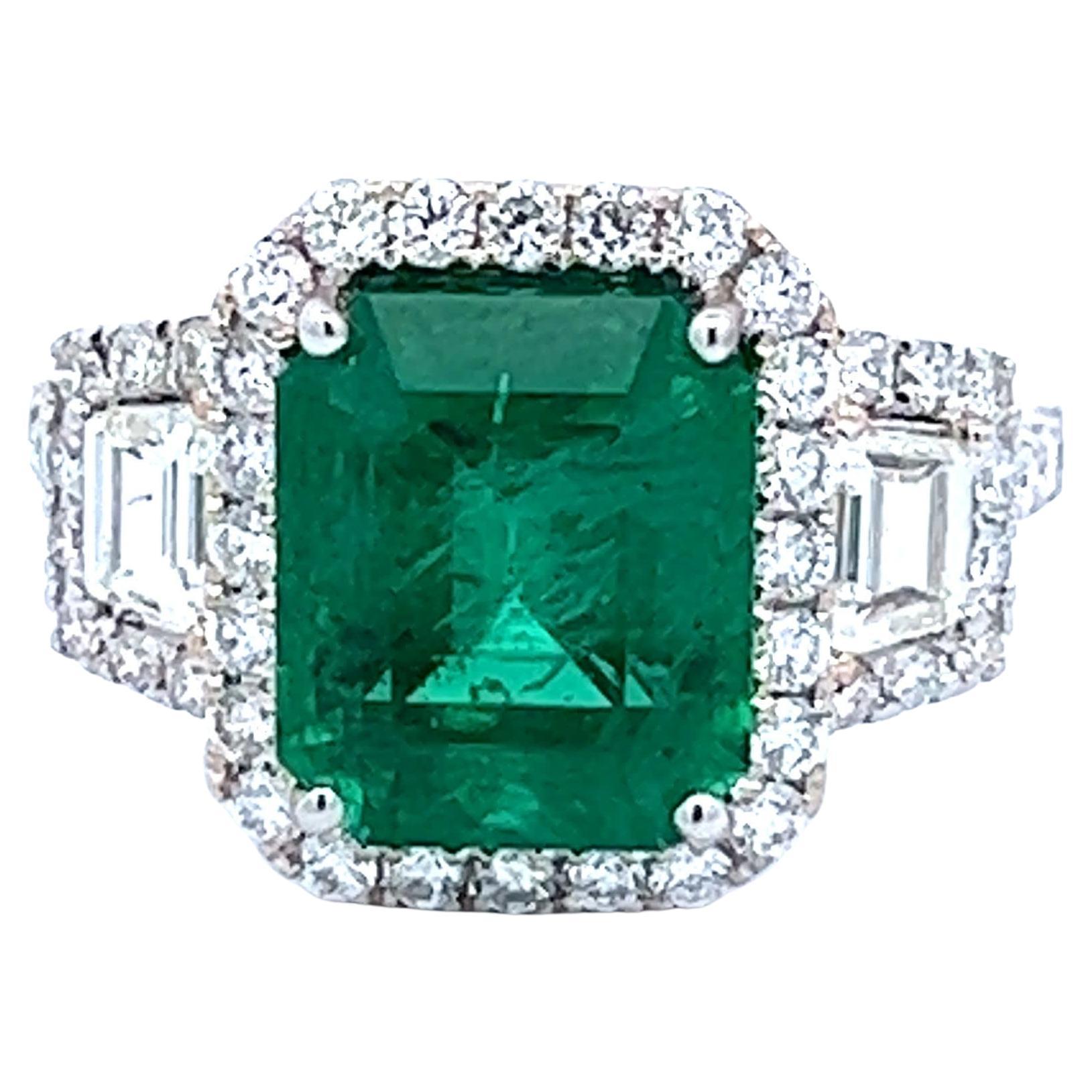 Stunning Emerald and Diamond Ring For Sale