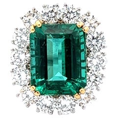 Stunning Emerald and Diamond Ring