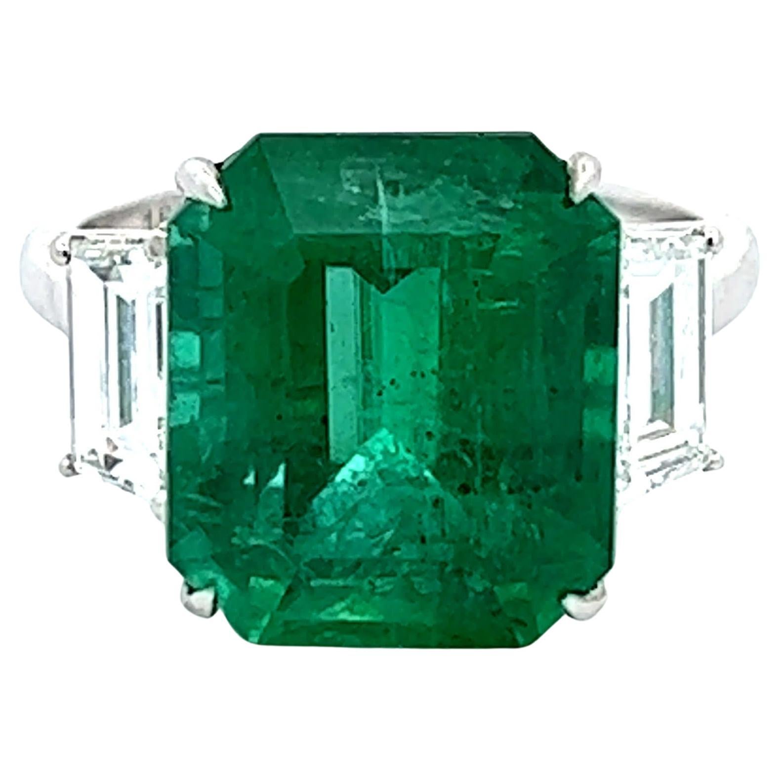 Atemberaubender Smaragd- und Diamantring