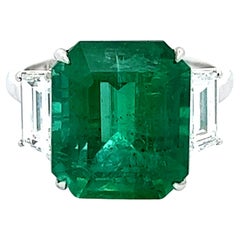 Stunning Emerald and Diamond Ring