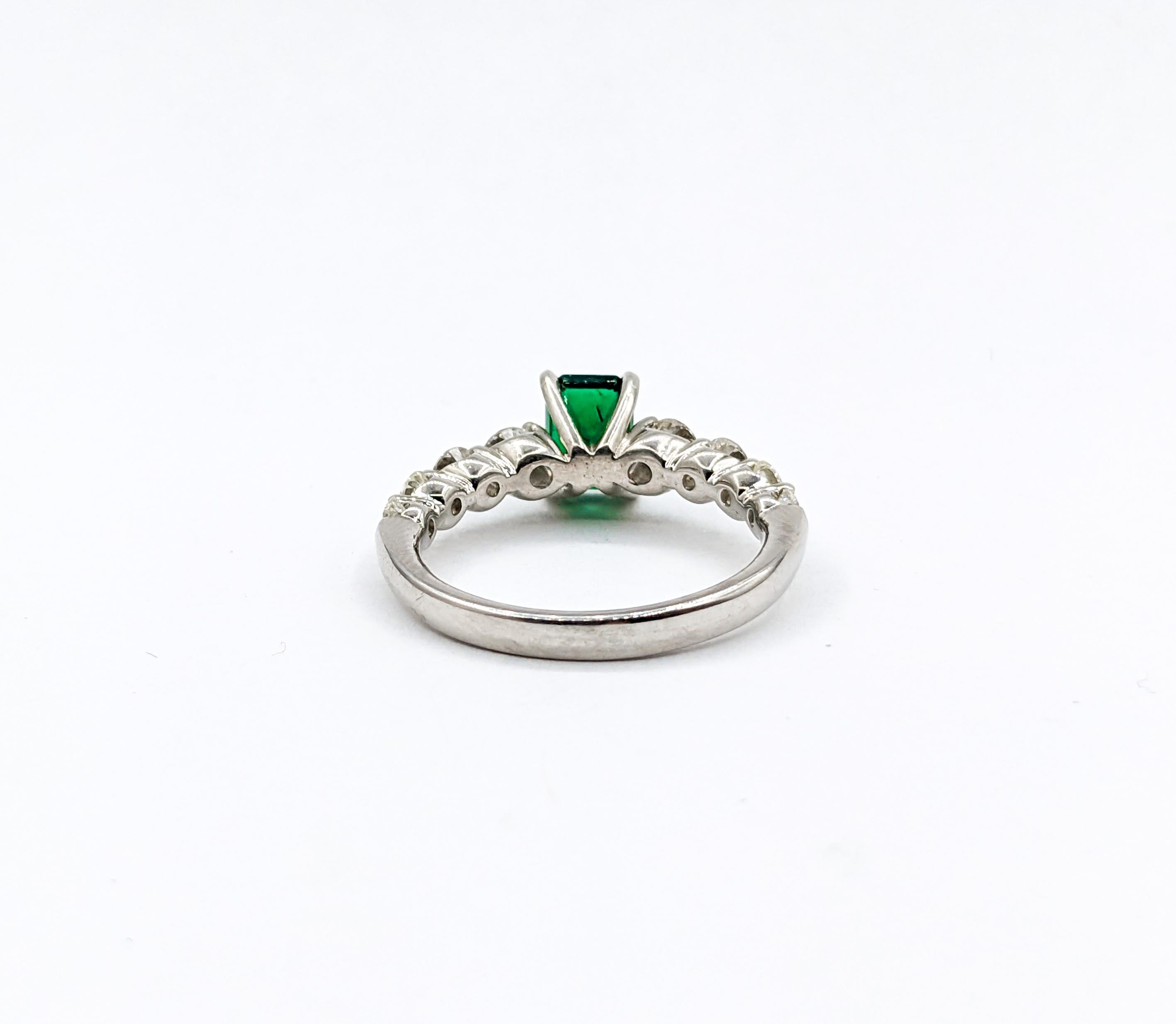 Stunning Emerald and Graduated Diamond Ring in 14K White Gold In Excellent Condition For Sale In Bloomington, MN