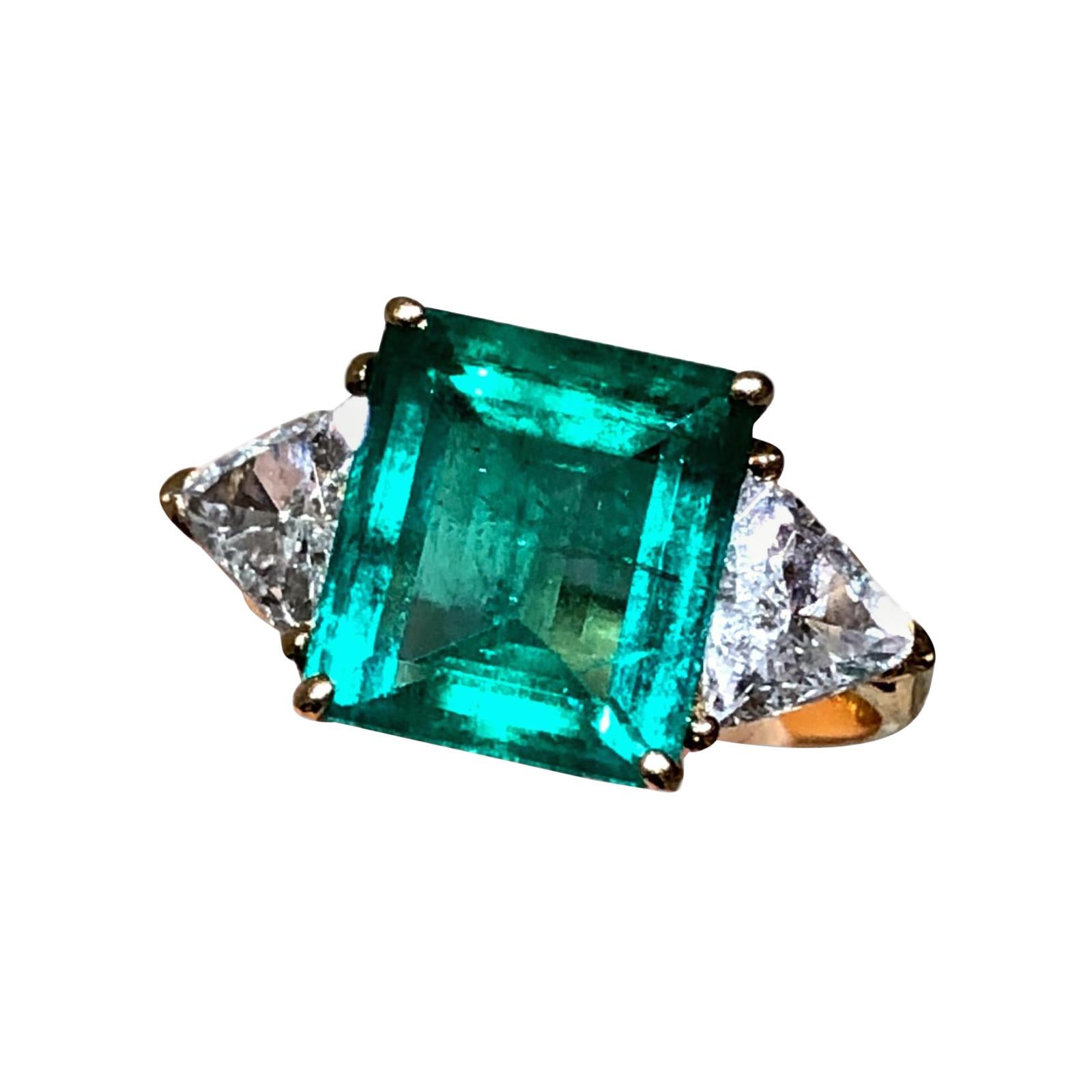 Stunning Columbia Emerald Diamond 18k Yellow Gold Three Stone Engagement Ring