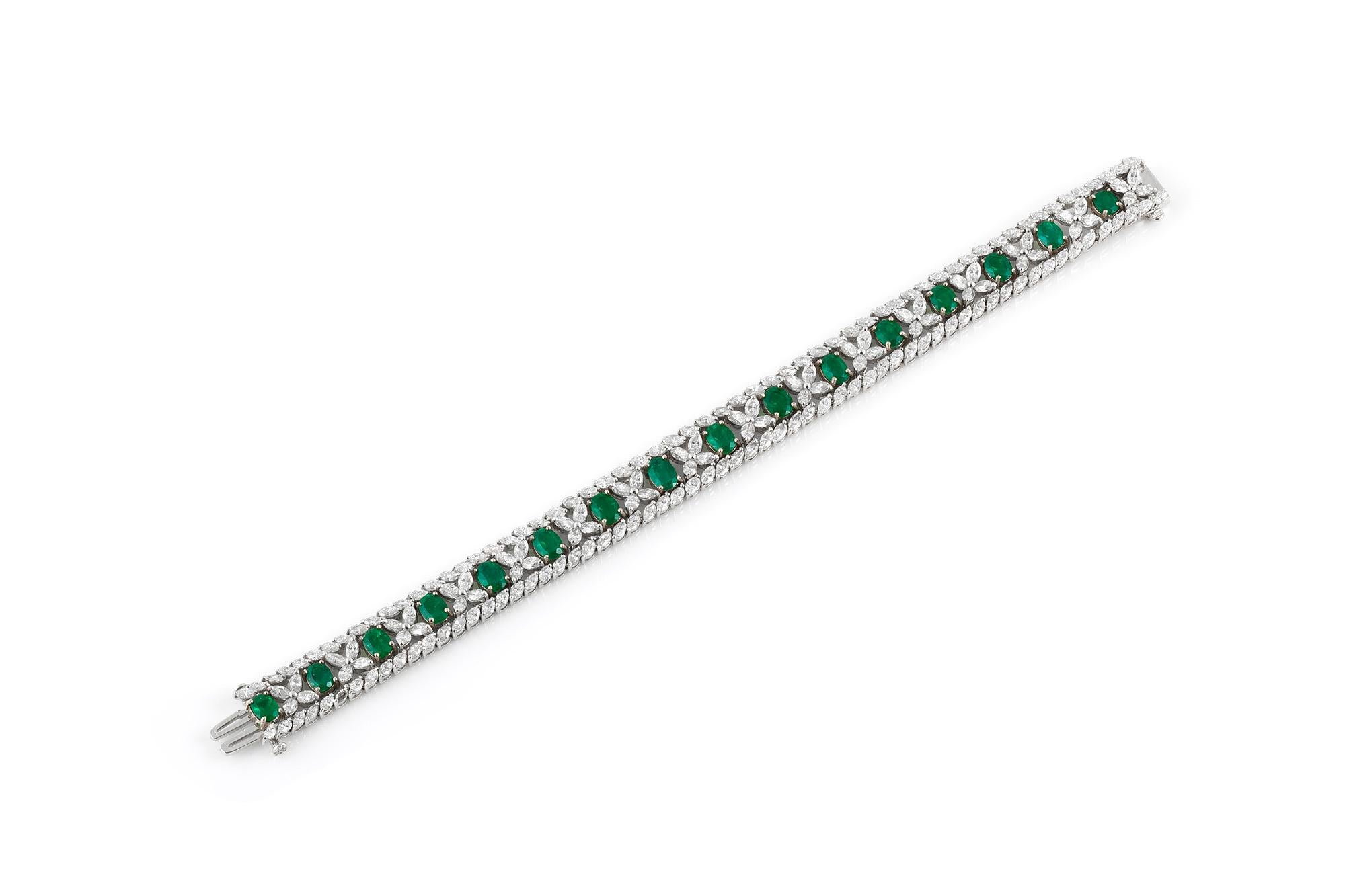 Stunning Emerald Diamond Bracelet In Good Condition For Sale In New York, NY