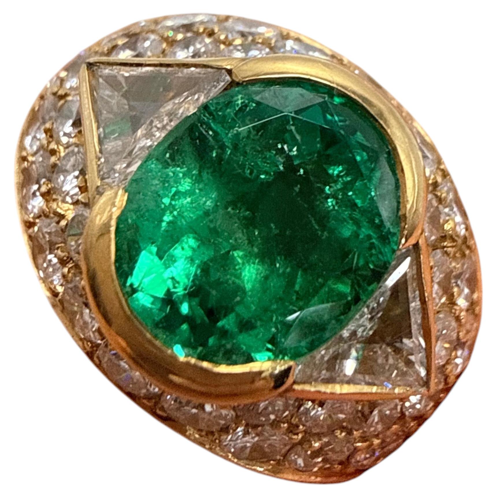 Stunning emerald diamond ring 18KT Gold