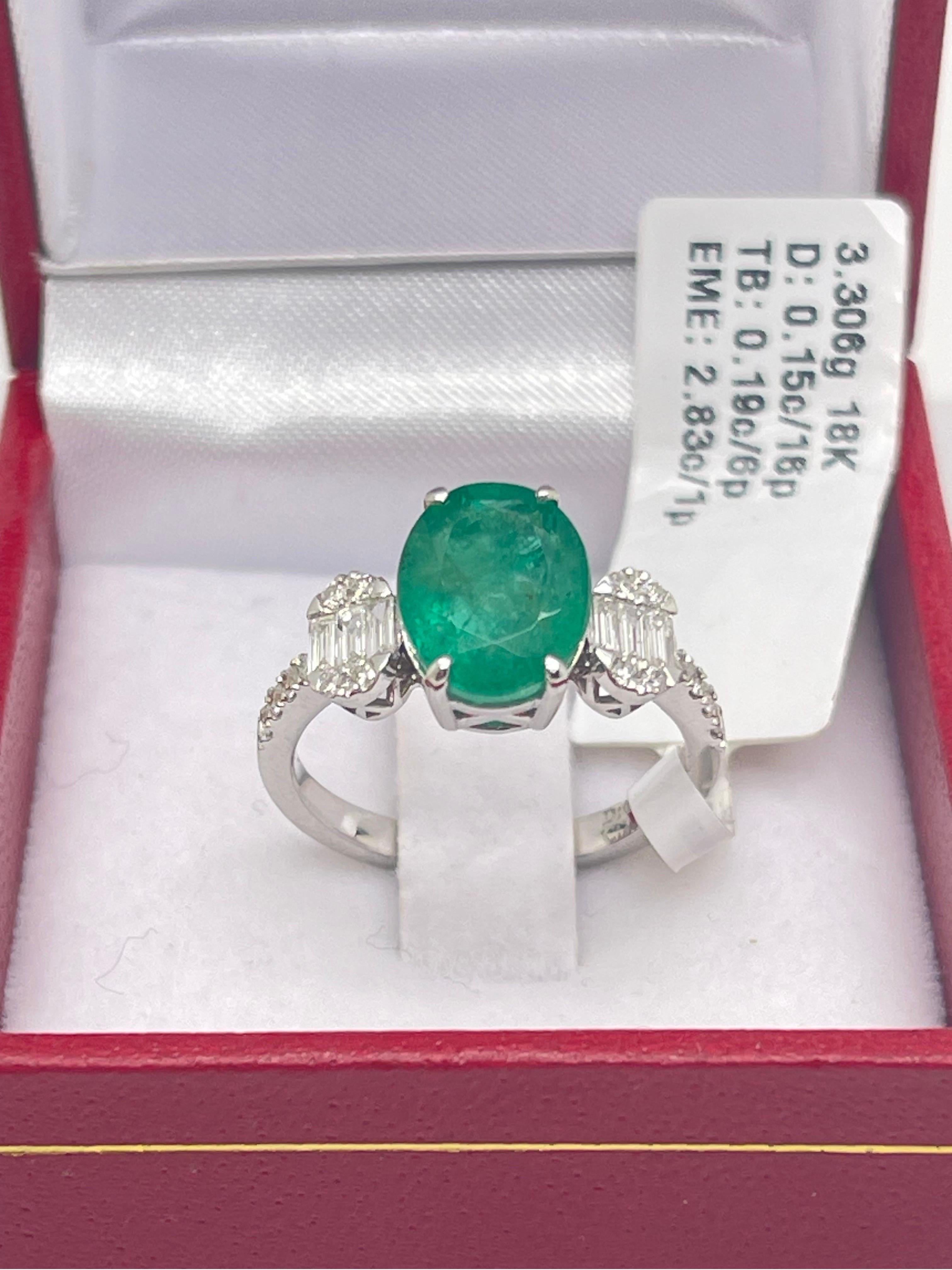 Oval Cut Stunning Emerald & Diamond ring In 18k White Gold For Sale