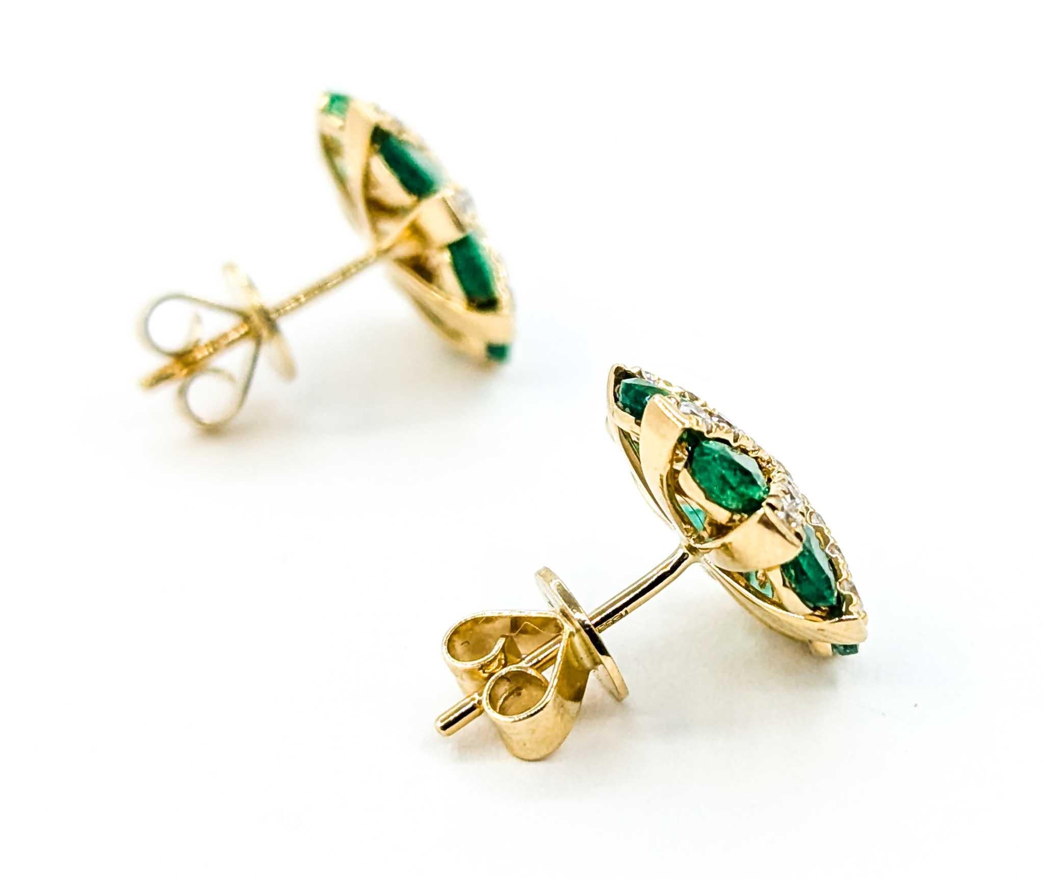 Superbe boucle d'oreille en or jaune ornée d'émeraudes et de diamants

Voici ces superbes boucles d'oreilles Emeraude en or jaune 14k. Les boucles d'oreilles présentent des émeraudes de 2,00ctw complétées par des diamants de 0,54ctw. Ces diamants