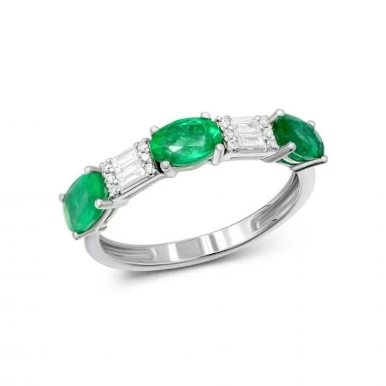 Stunning Emerald Diamond White 14K Gold Ring for Her In New Condition For Sale In Montreux, CH
