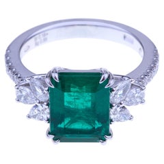 Stunning Emerald Ring Ct. 3.20 with Diamonds, Unique Stone with Certificate