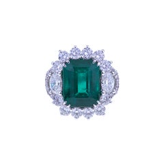 Stunning Emerald Ring Ct. 7.41 with Diamonds, Unique Stone with Certificate GRS