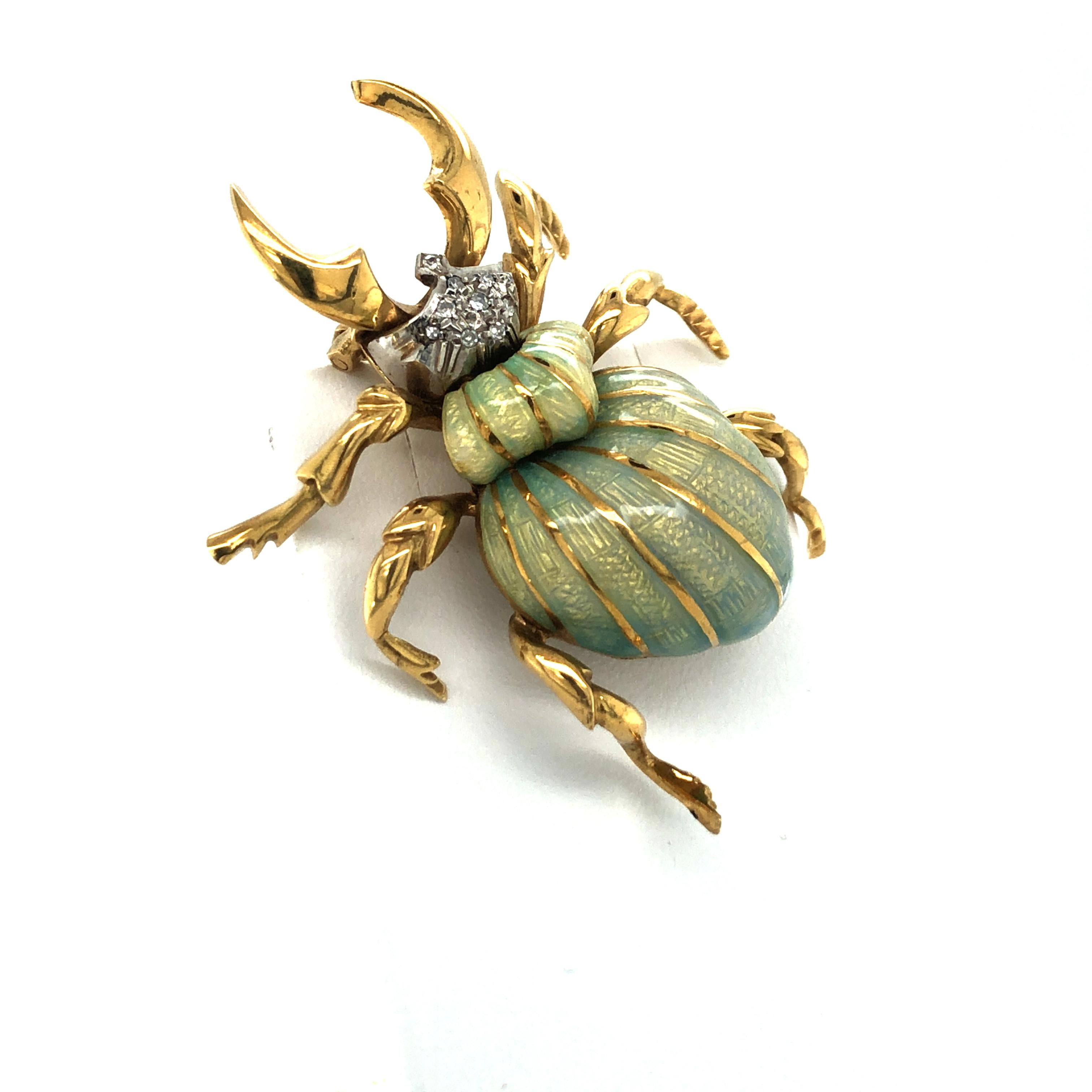 Stunning Enamel and Diamond Beetle Brooch in 18 Karat Yellow and White Gold In Good Condition In Lucerne, CH