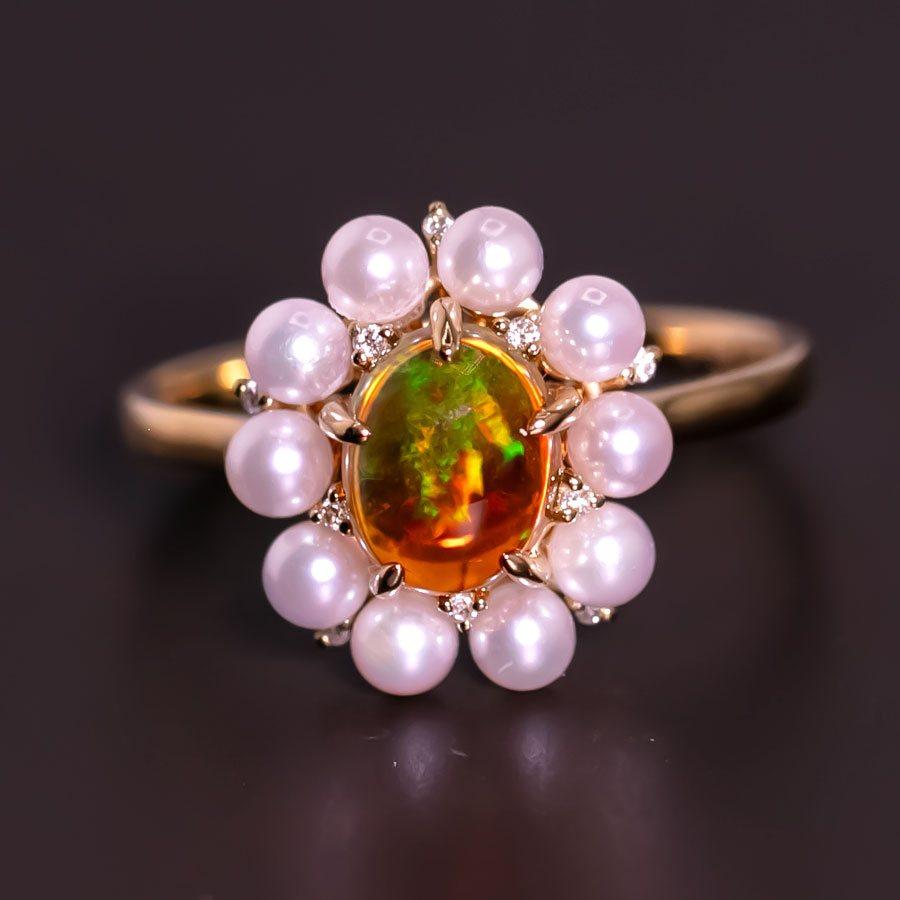 Atemberaubender Verlobungsring aus 18 Karat Gelbgold mit Feueropal, Perle und Diamanten im Angebot 1