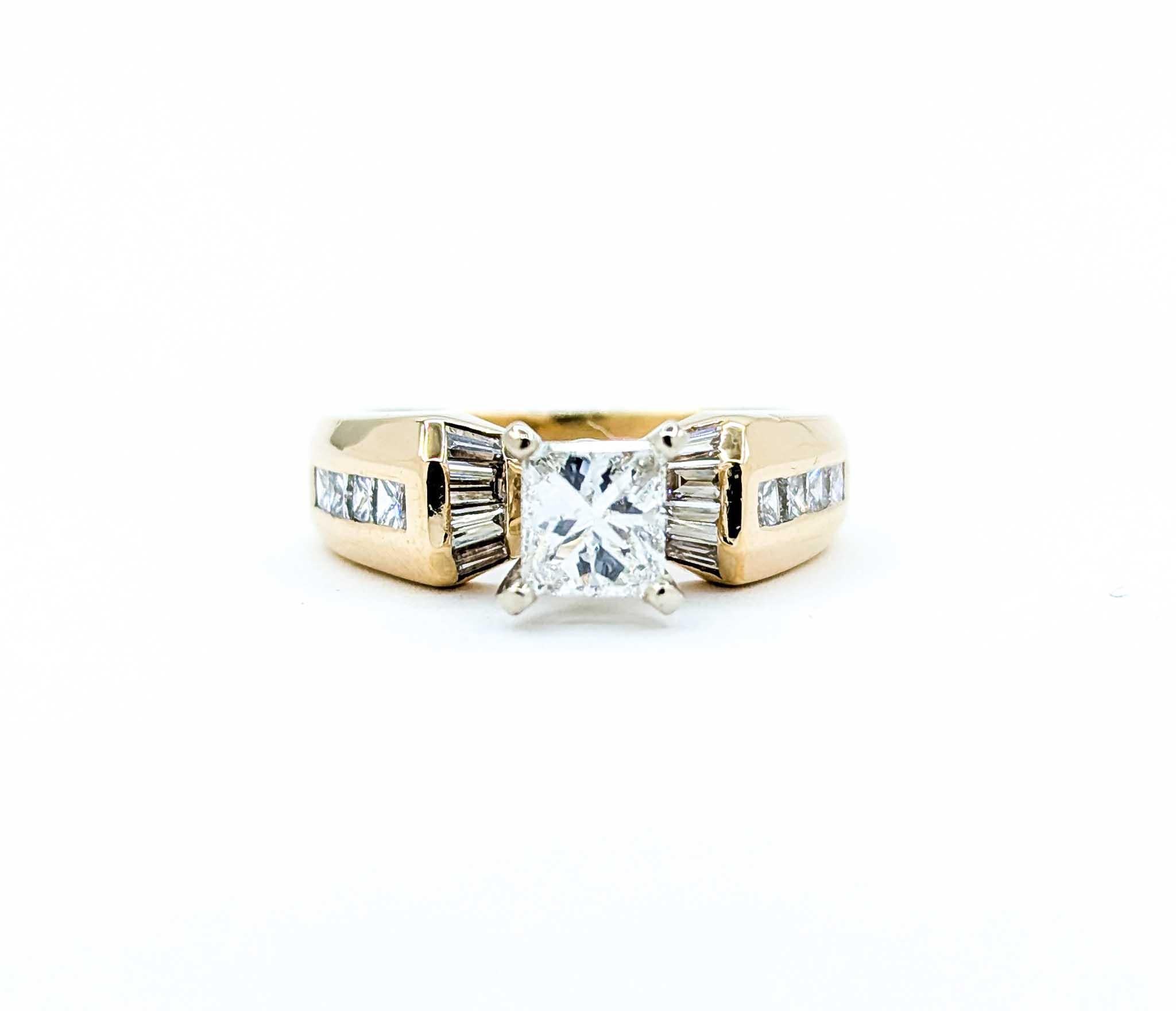 Superbe bague de fiançailles avec diamants de 1,25 ctw en or jaune en vente 5