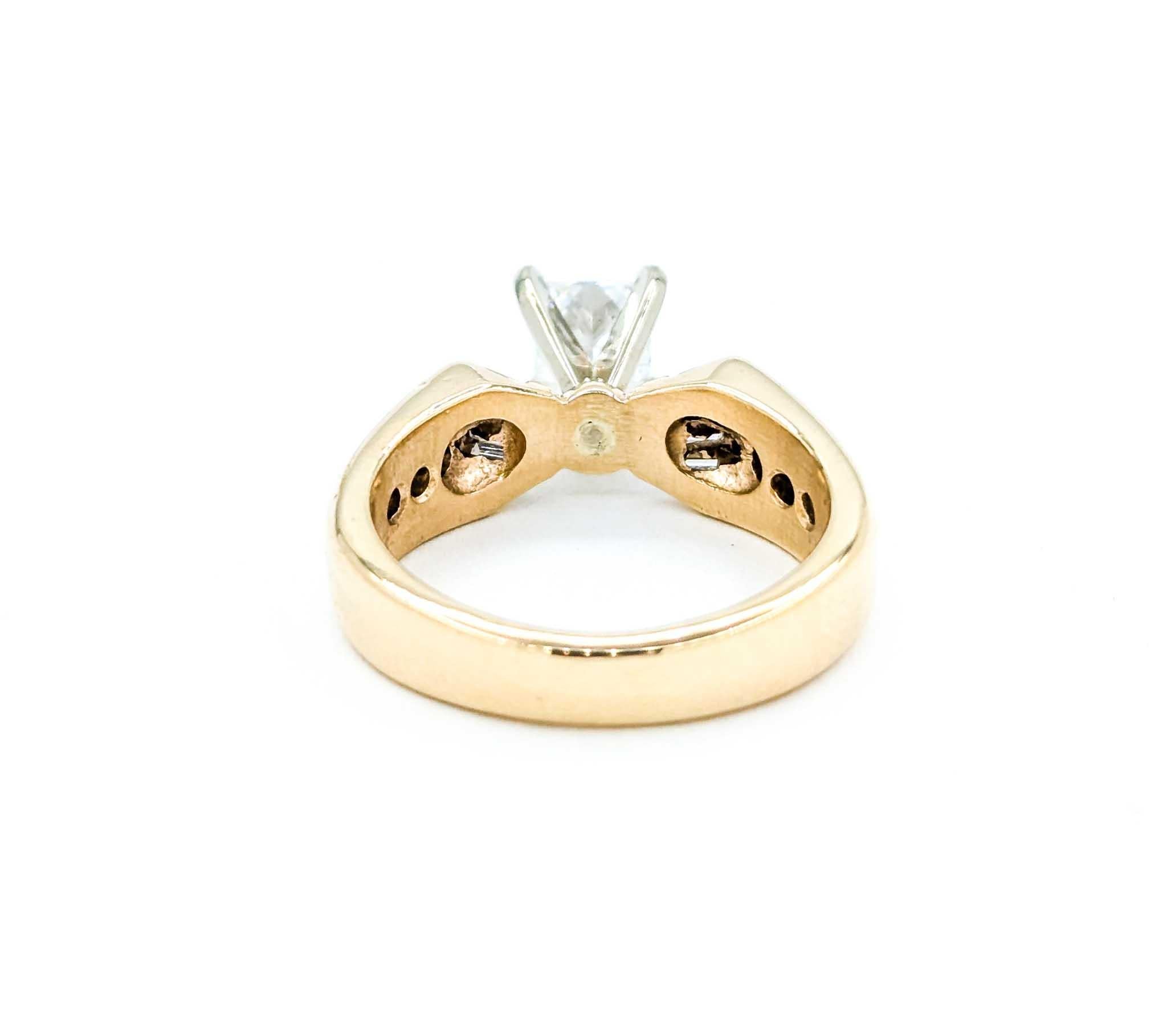 Superbe bague de fiançailles avec diamants de 1,25 ctw en or jaune en vente 1