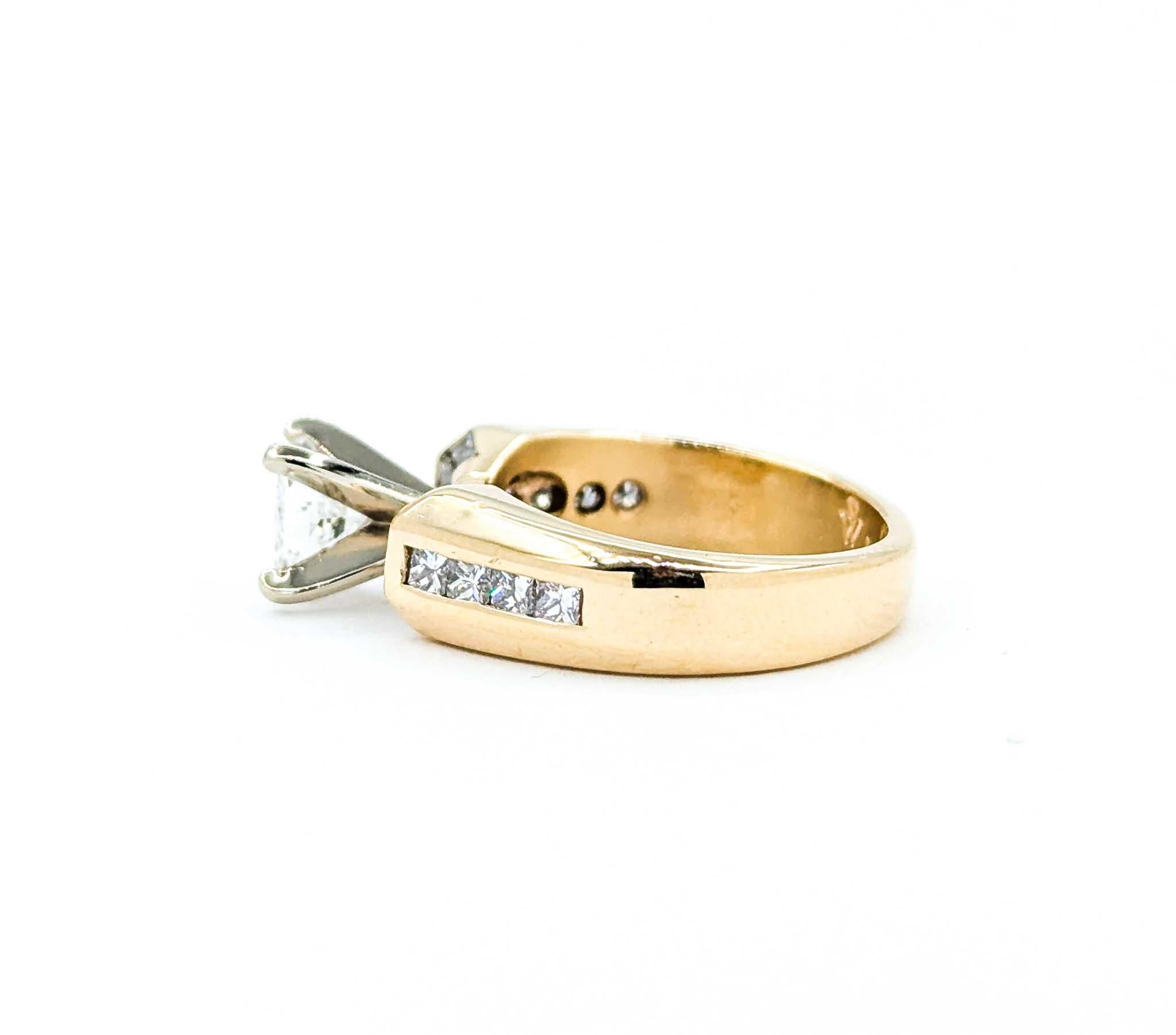 Superbe bague de fiançailles avec diamants de 1,25 ctw en or jaune en vente 2
